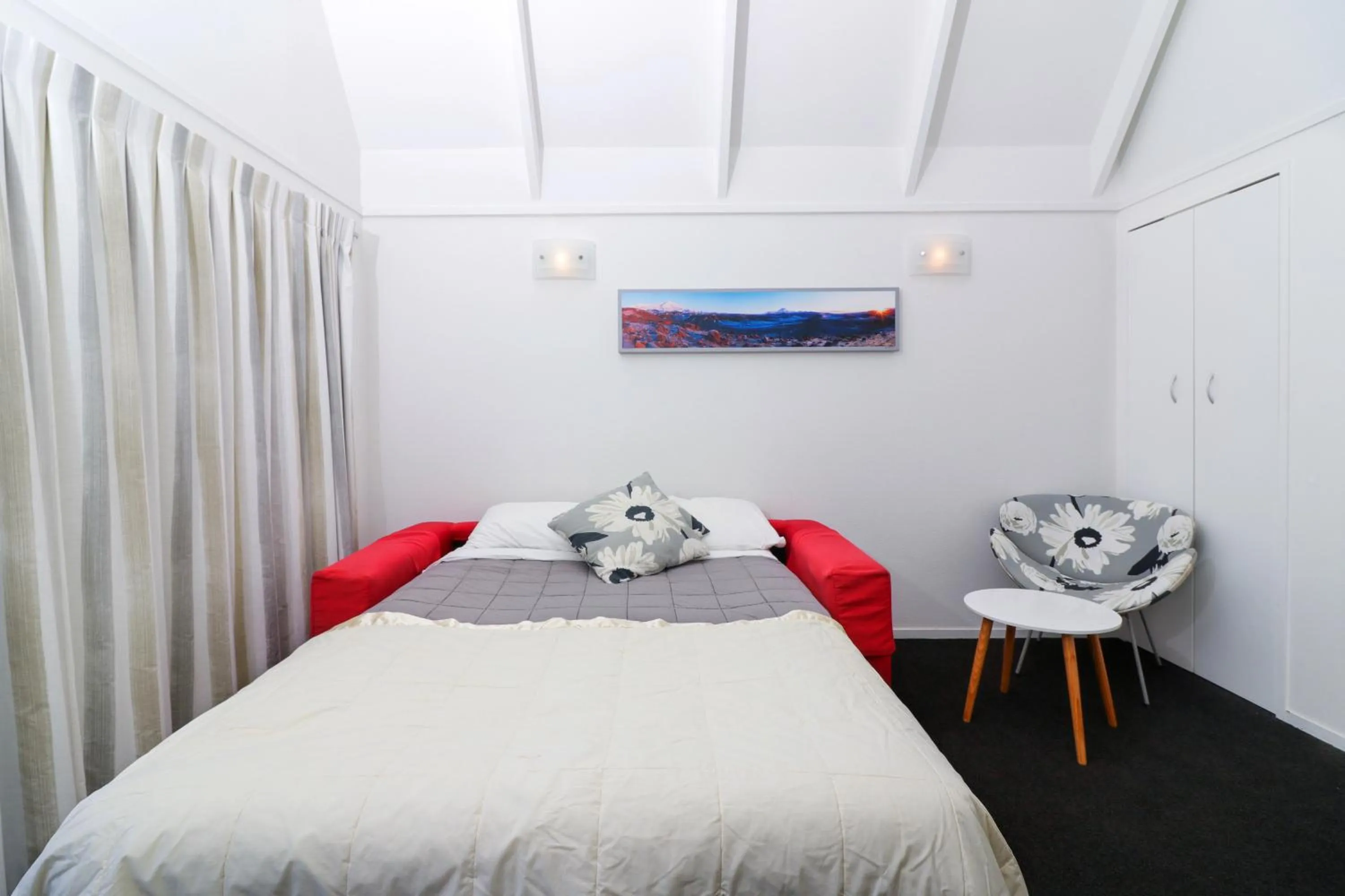 Photo of the whole room, Bed in Gables Lakefront Resort