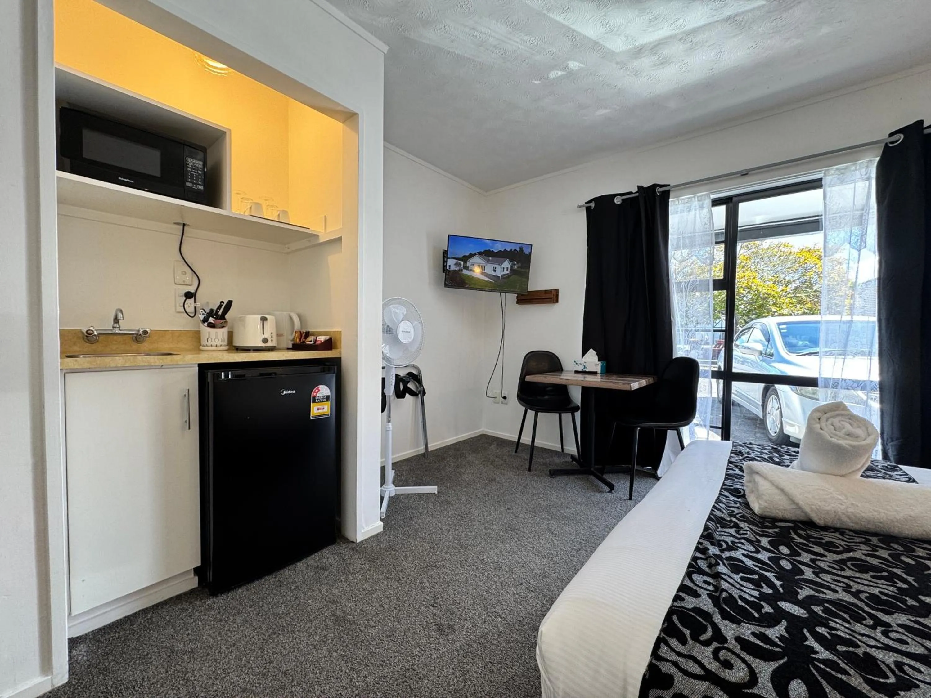 TV and multimedia in Chelmswood Motel Taupo