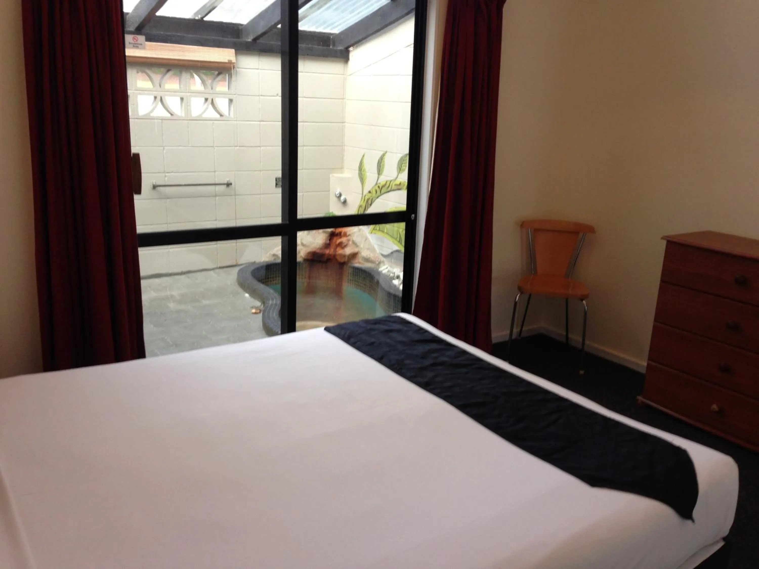 Bedroom, Bed in Chelmswood Motel Taupo