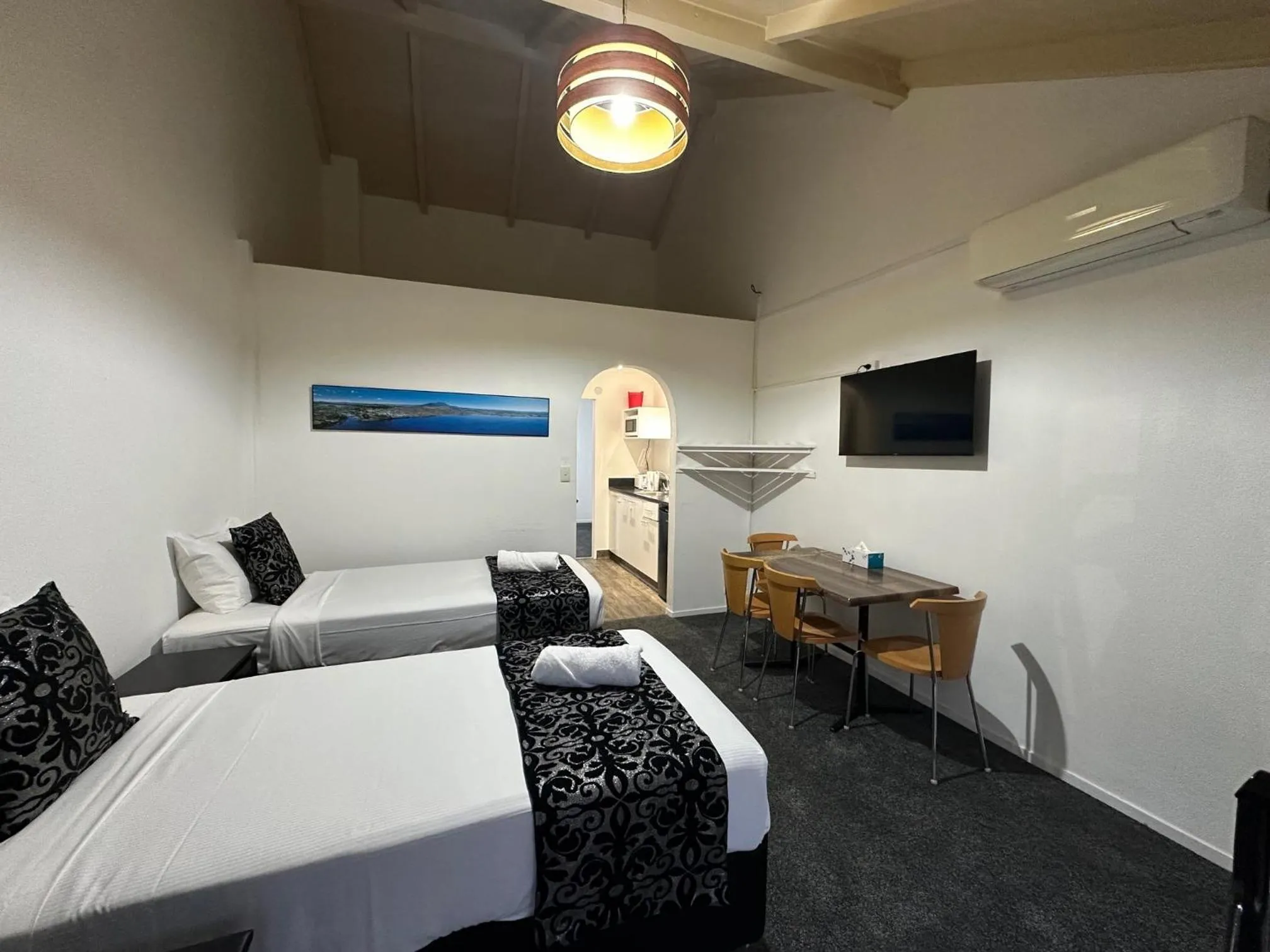 Bedroom, Bed in Chelmswood Motel Taupo