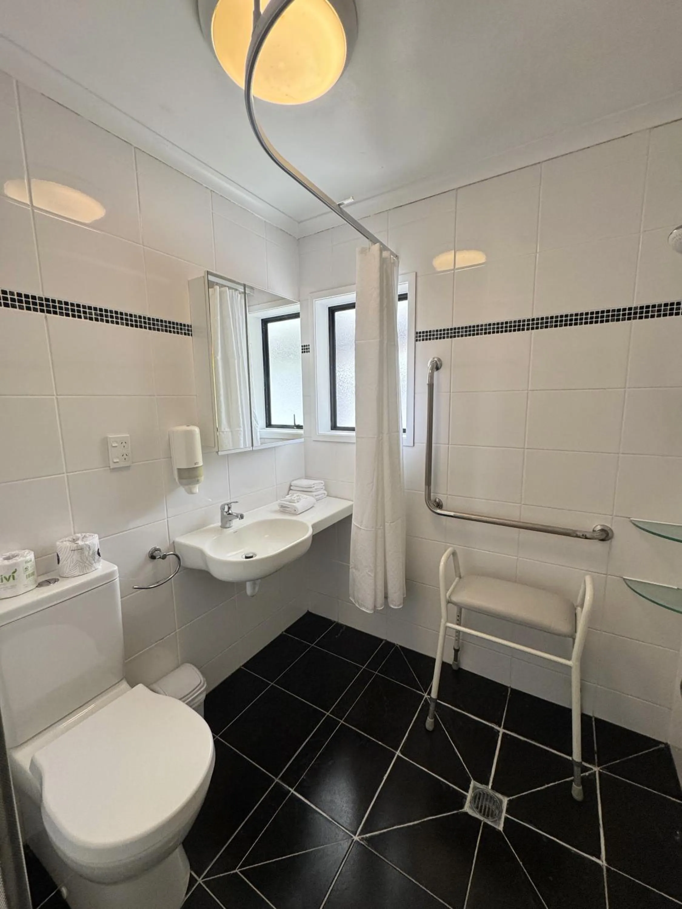 Bathroom in Chelmswood Motel Taupo