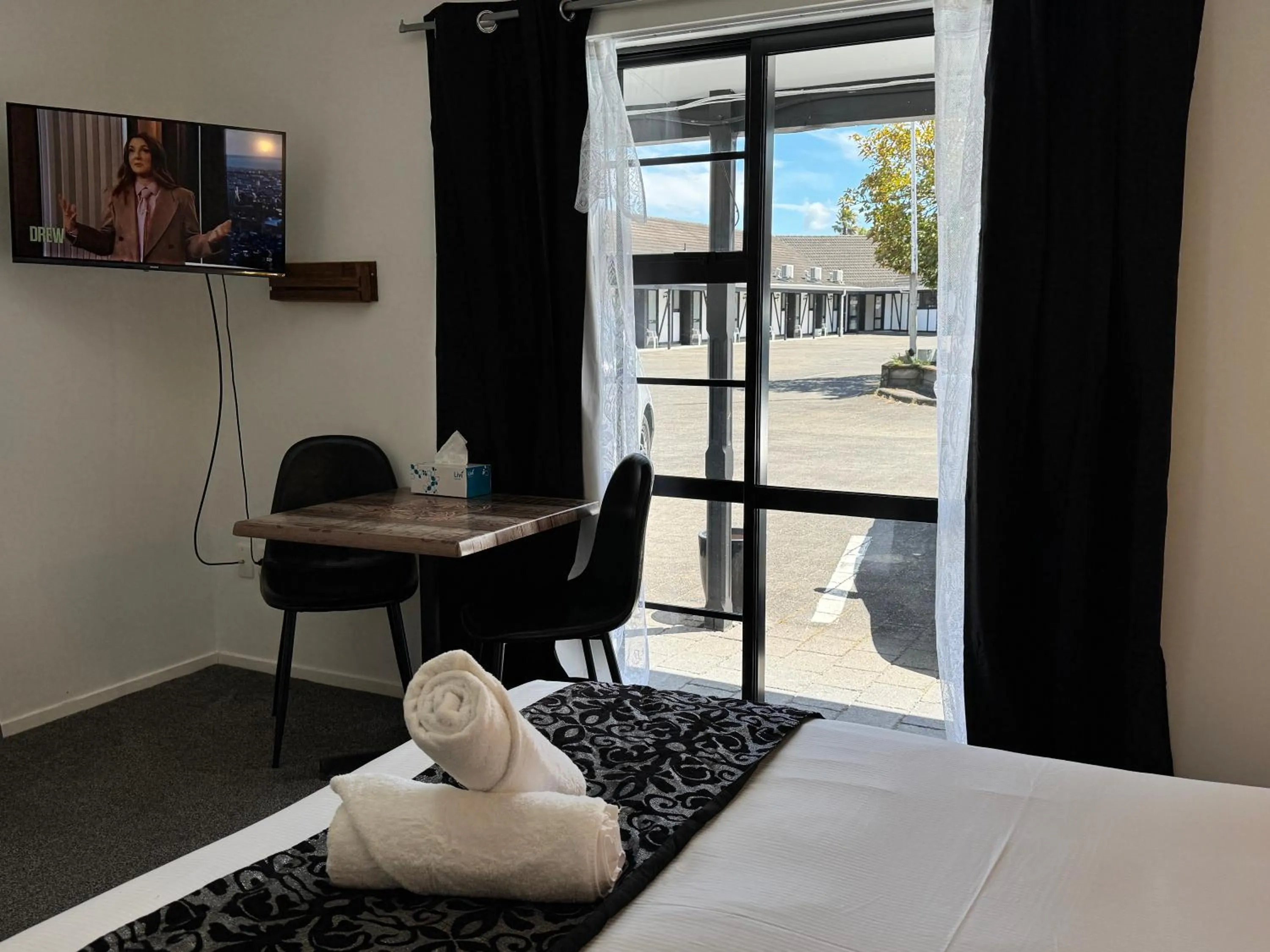 View (from property/room), Bed in Chelmswood Motel Taupo