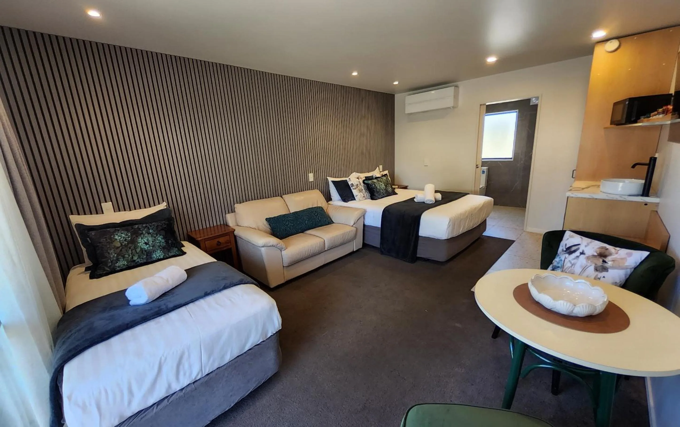 Bed in Alpine Lodge Motel