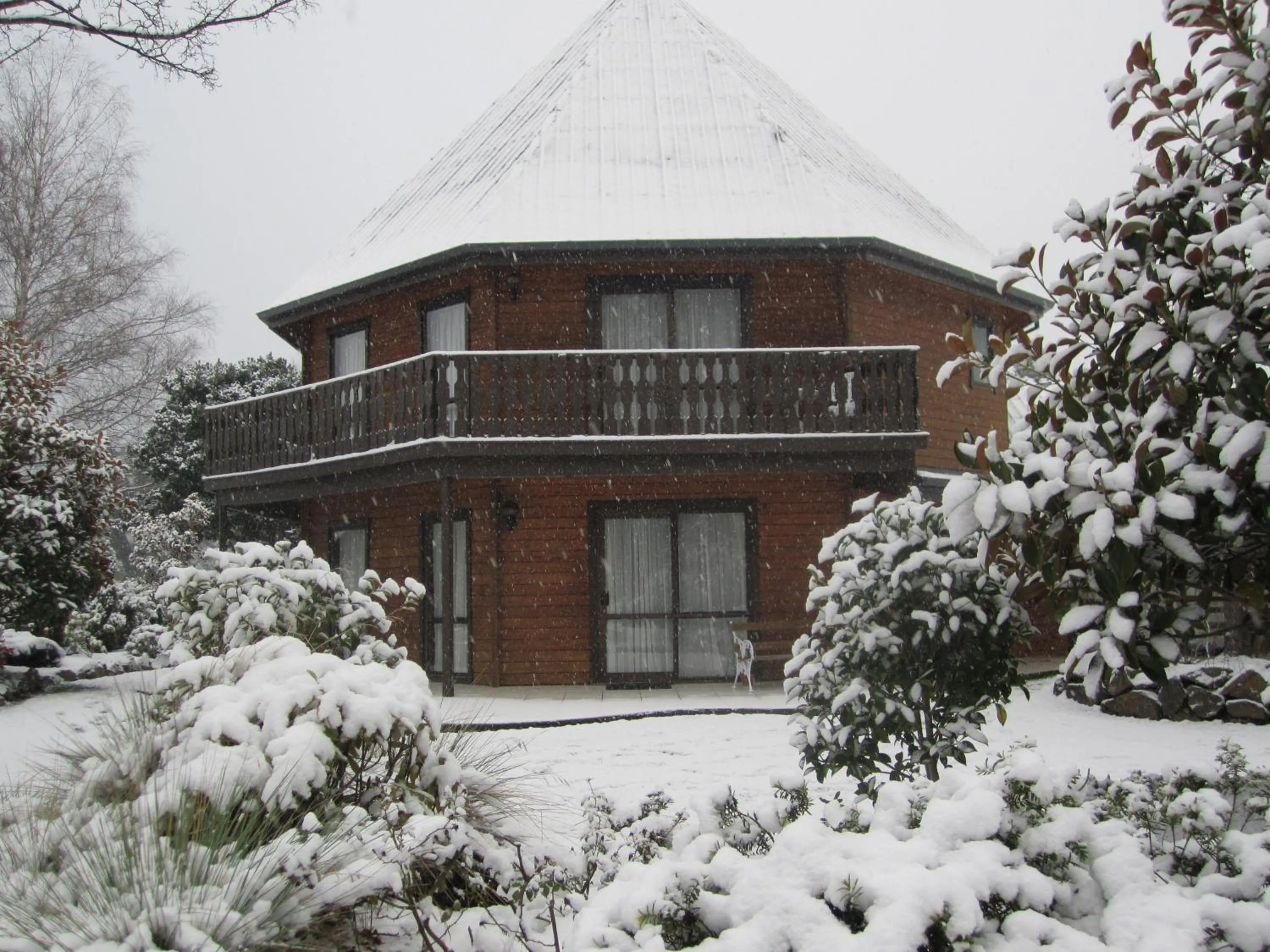 Property building in Alpine Lodge Motel