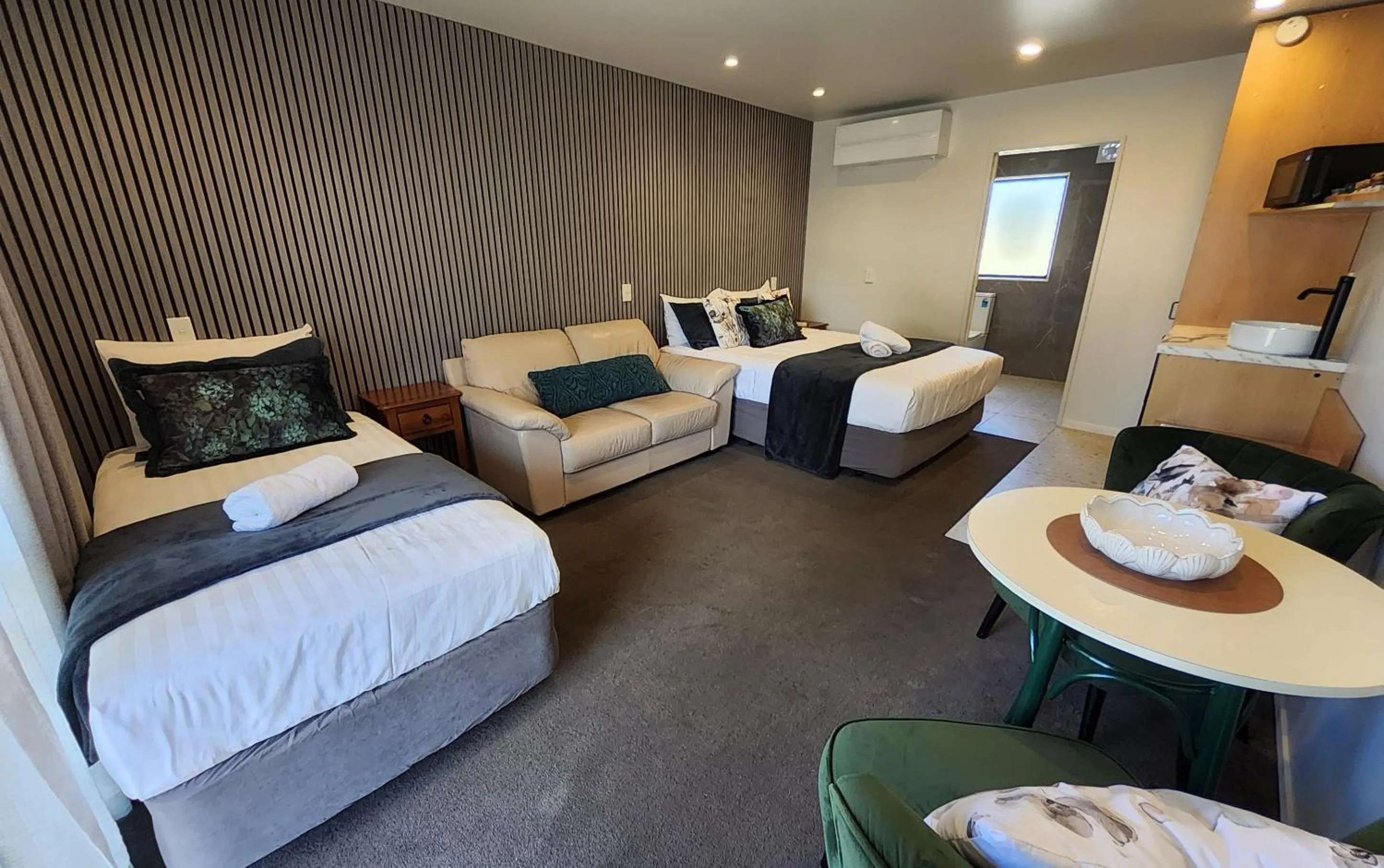 Bed in Alpine Lodge Motel