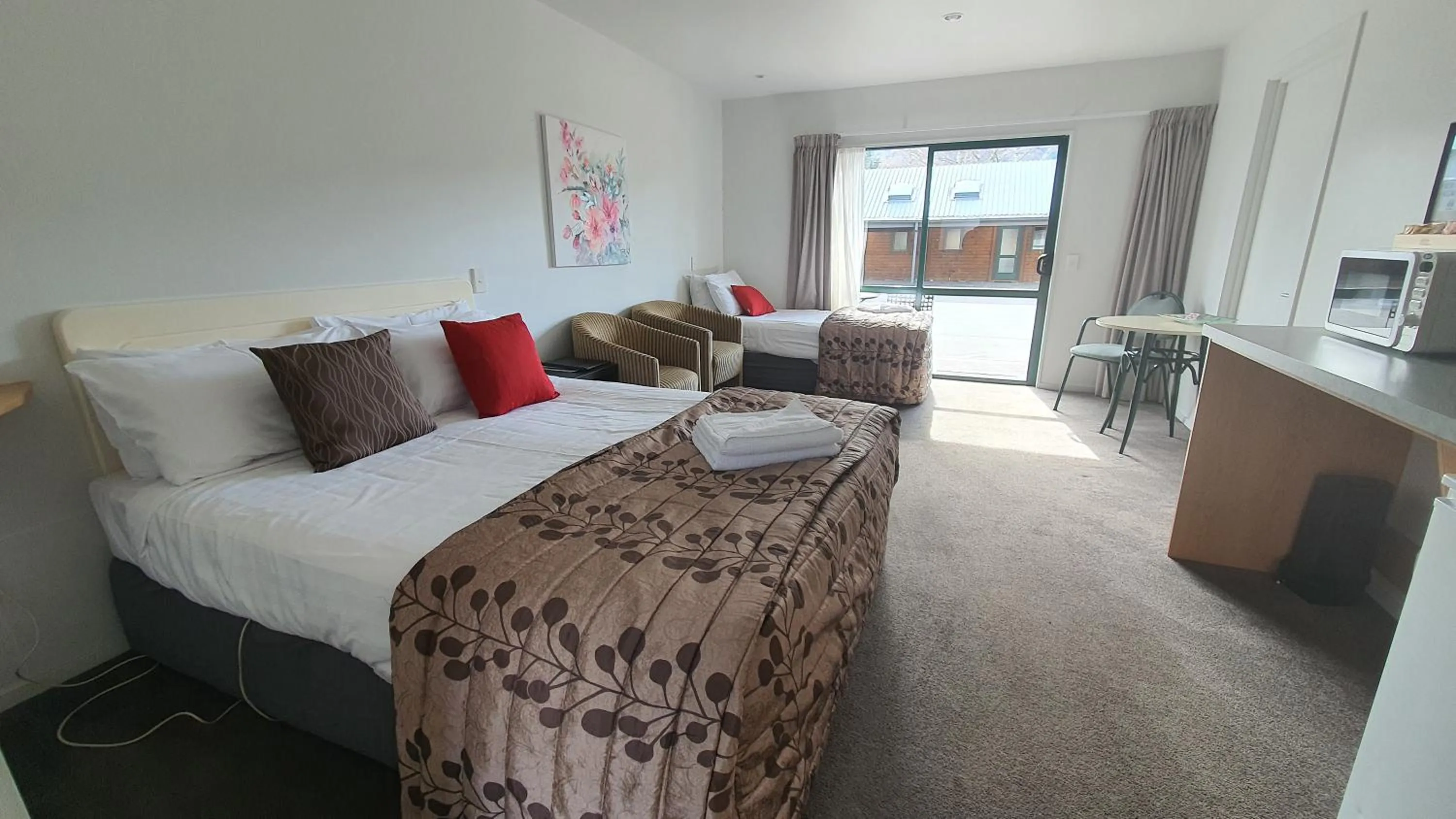 Bed in Alpine Lodge Motel