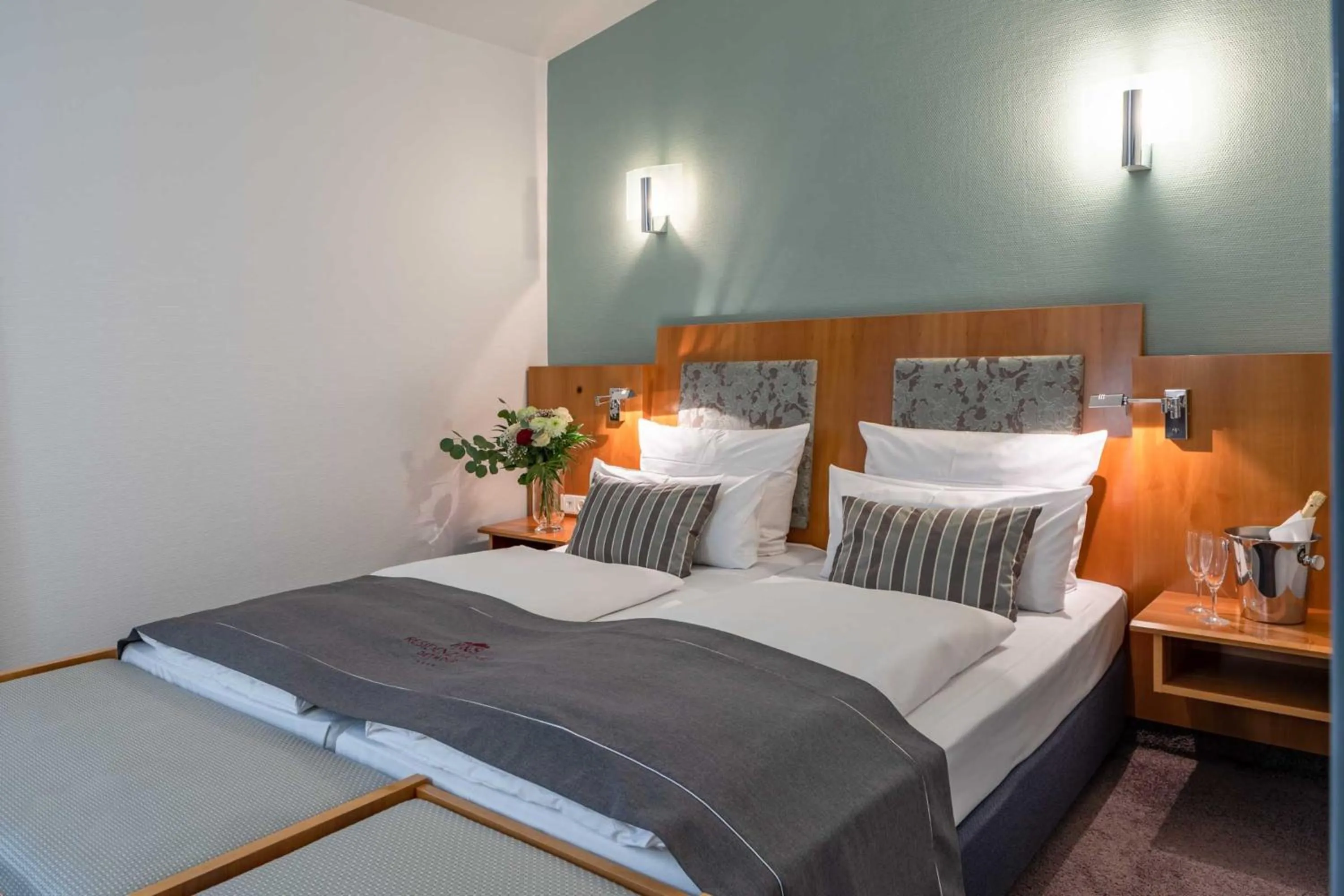 Photo of the whole room, Bed in Residenz Hotel Detmold