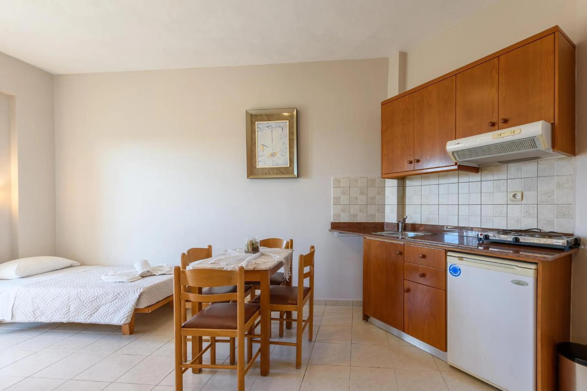 Kitchen or kitchenette, Bed in Danelis Studios & Apartments