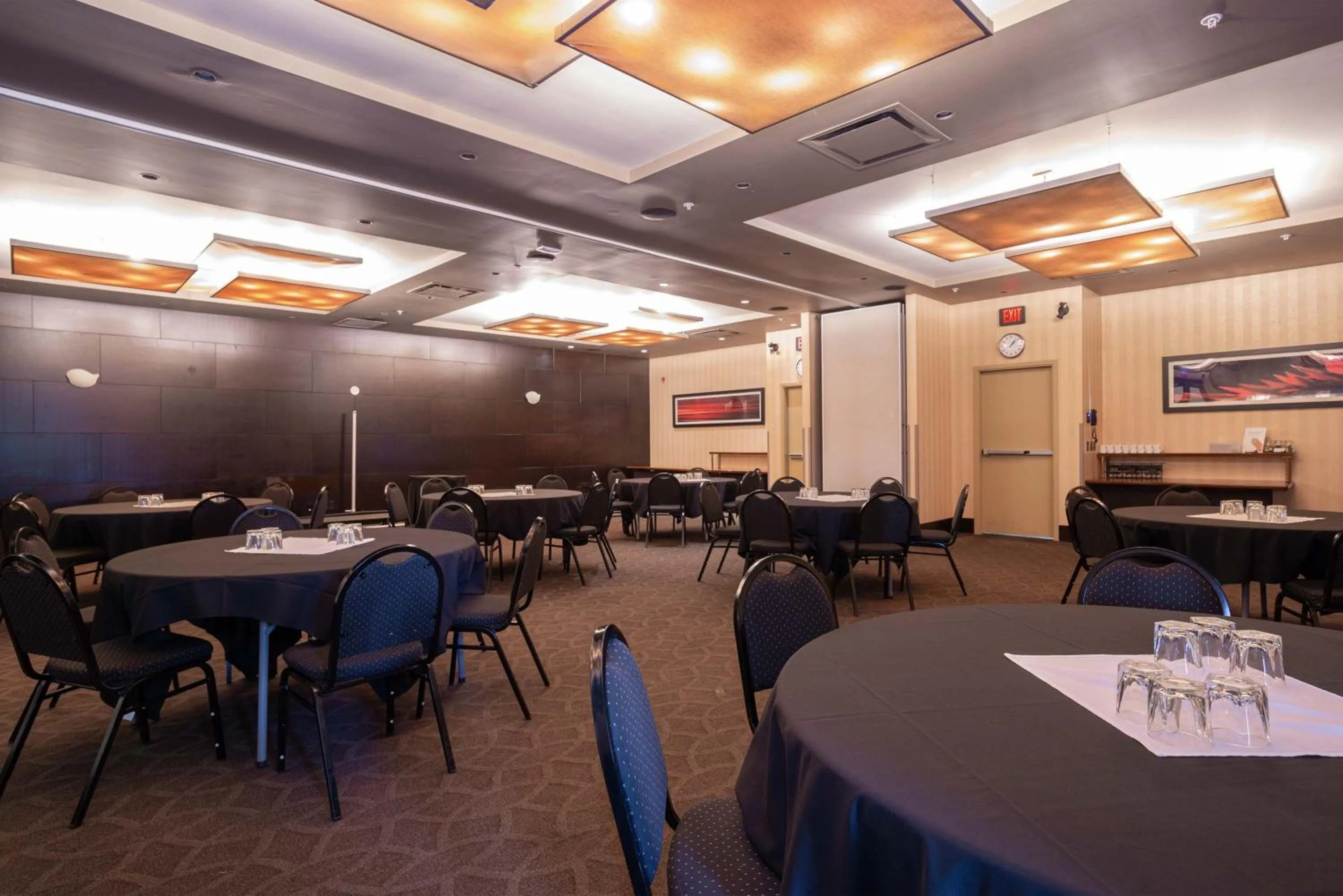 Banquet/Function facilities in Sandman Signature Calgary Airport Hotel