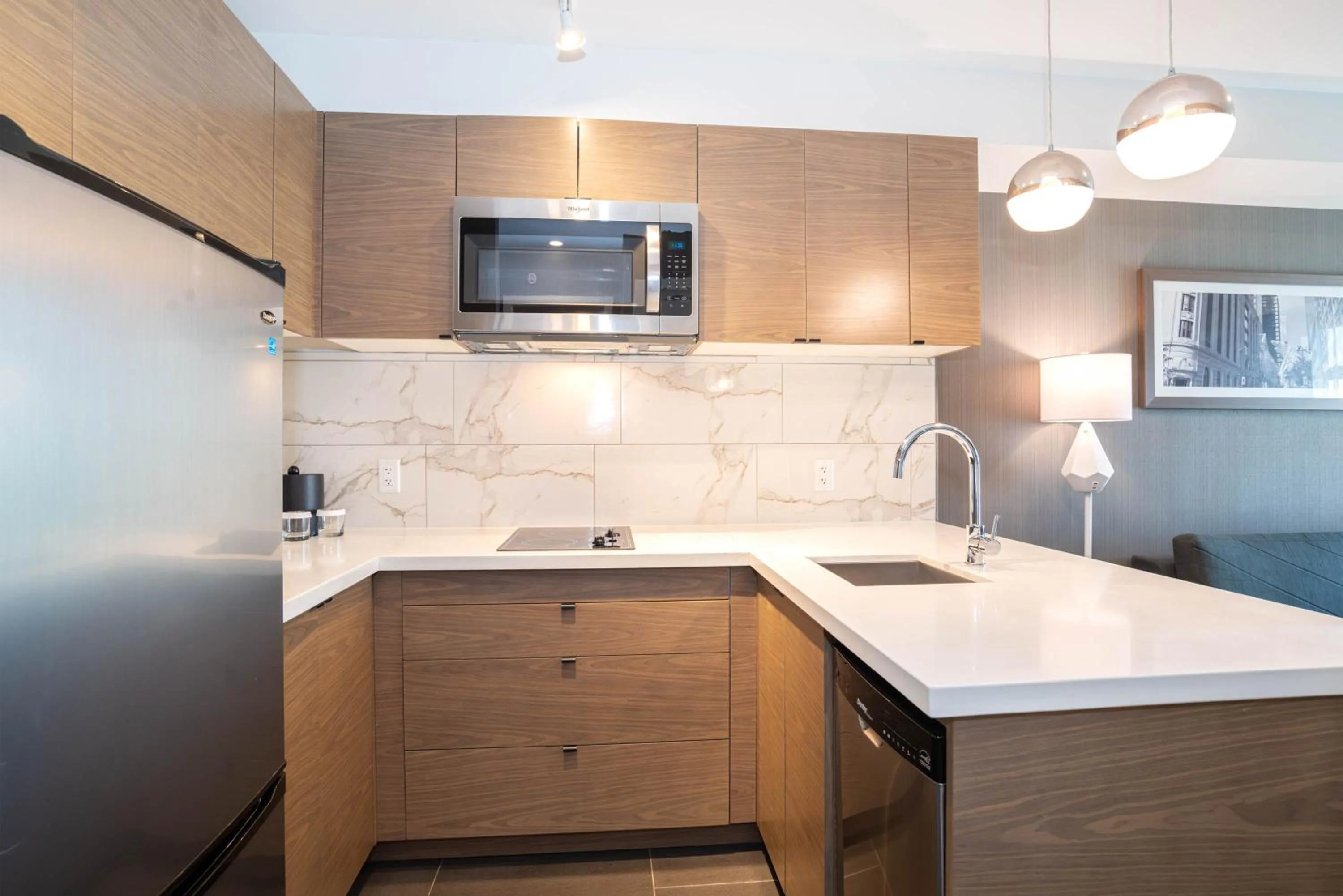 Kitchen or kitchenette in Sandman Signature Calgary Airport Hotel