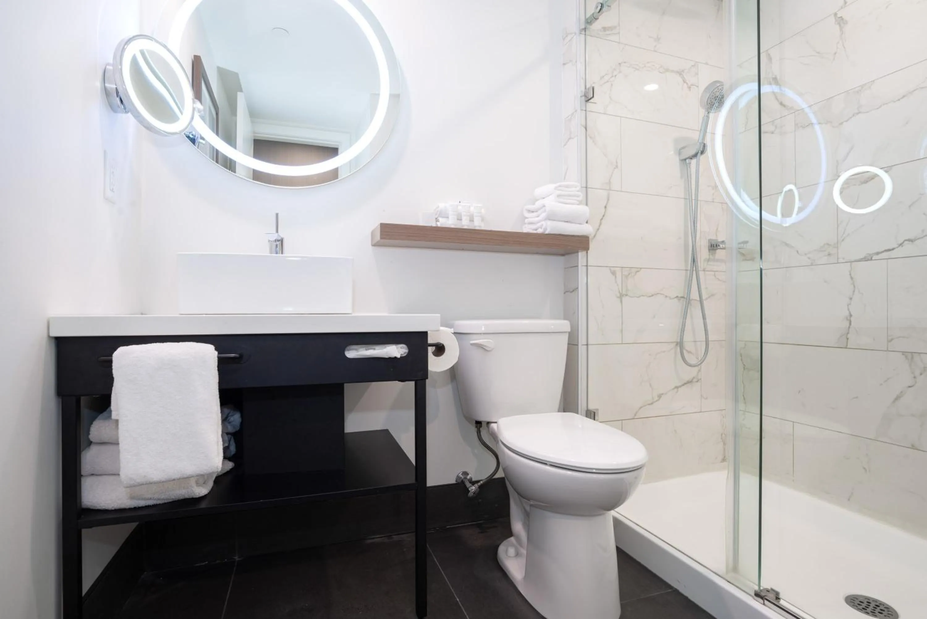 Bathroom in Sandman Signature Calgary Airport Hotel