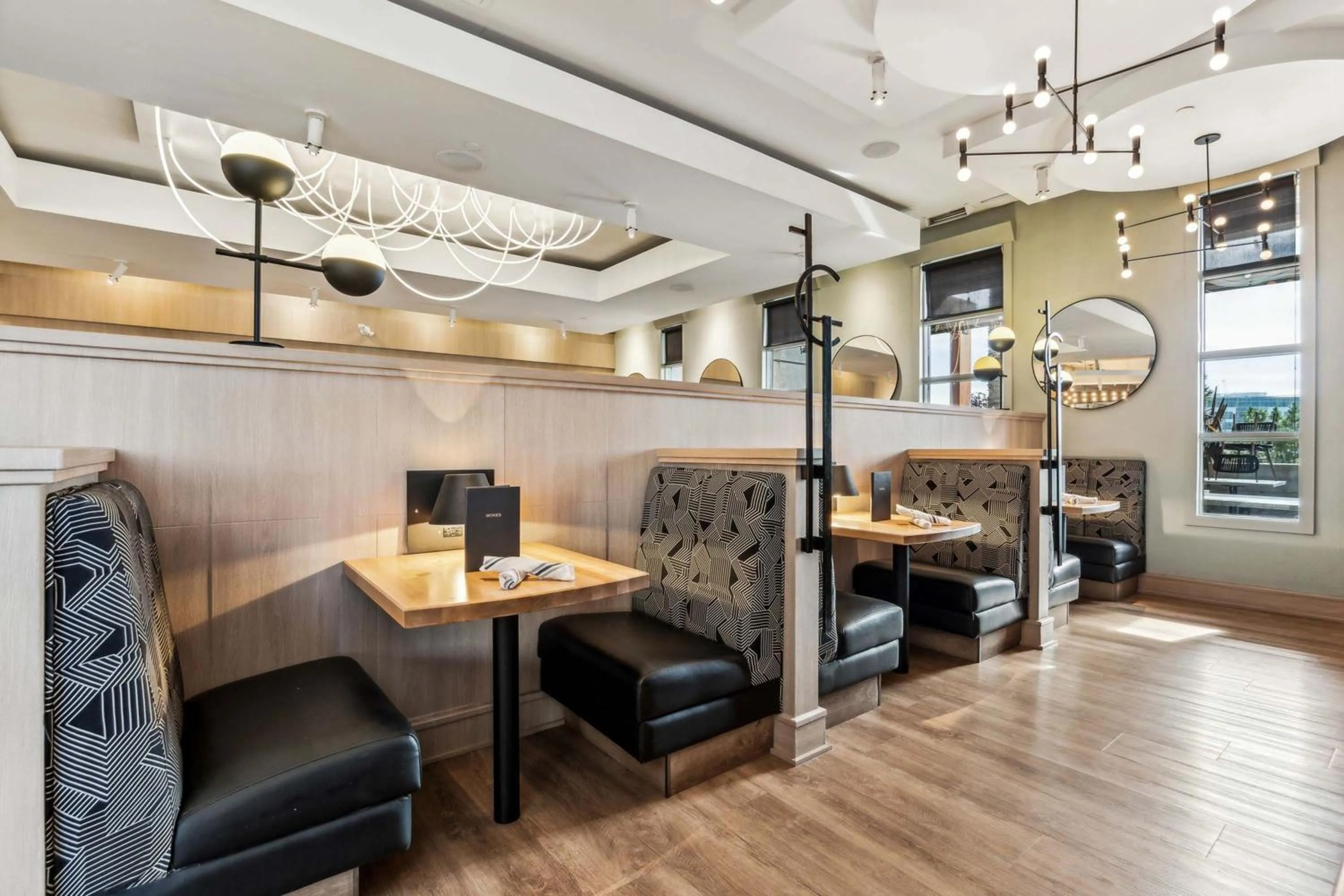 Restaurant/places to eat in Sandman Signature Calgary Airport Hotel