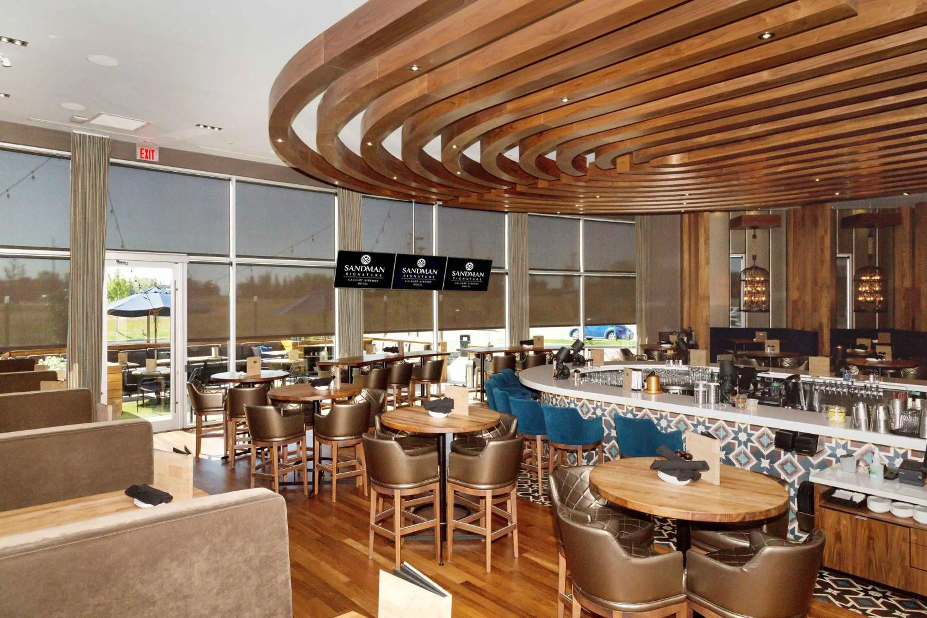 Restaurant/places to eat in Sandman Signature Calgary Airport Hotel