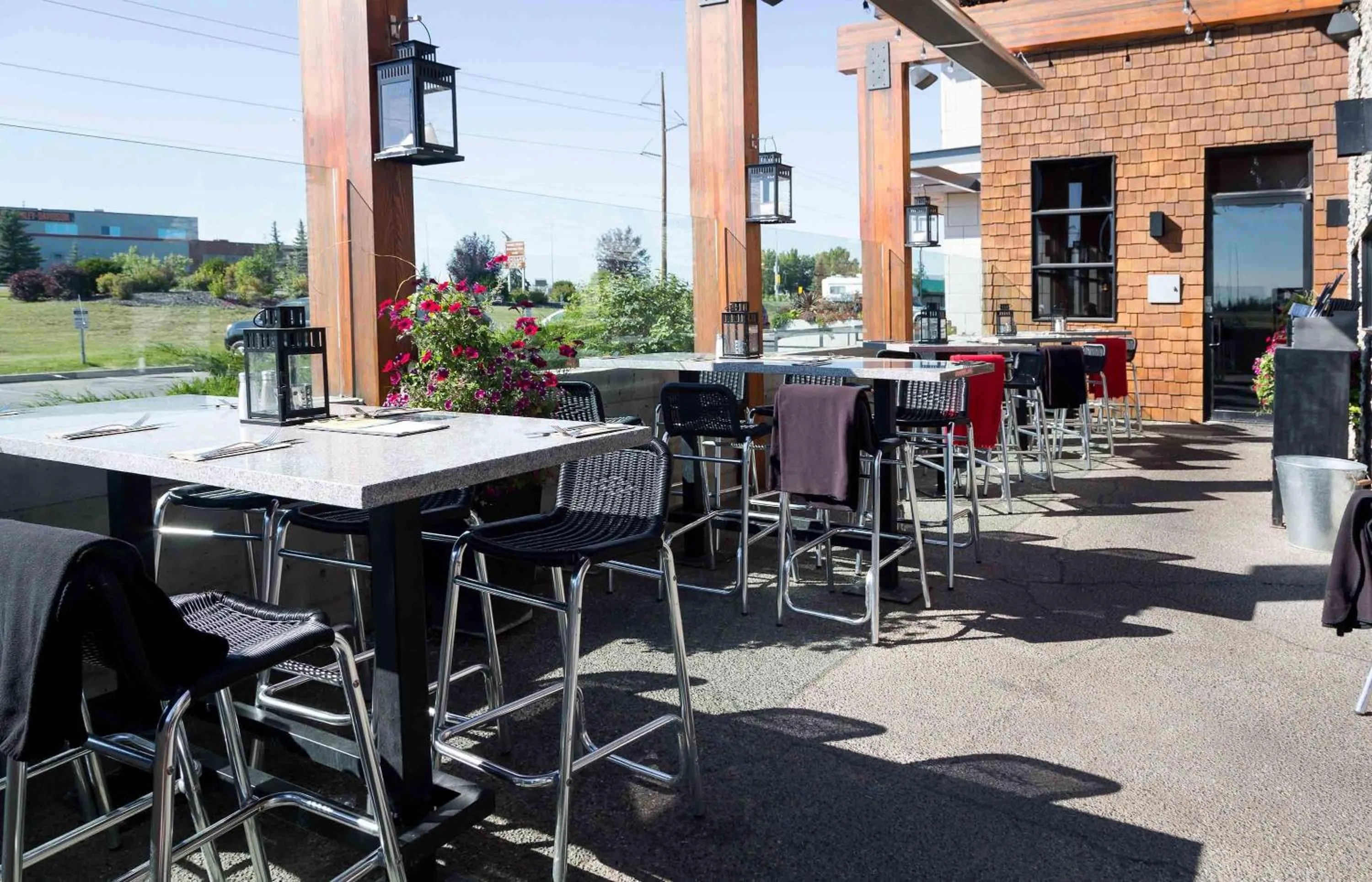 Restaurant/places to eat in Sandman Signature Calgary Airport Hotel