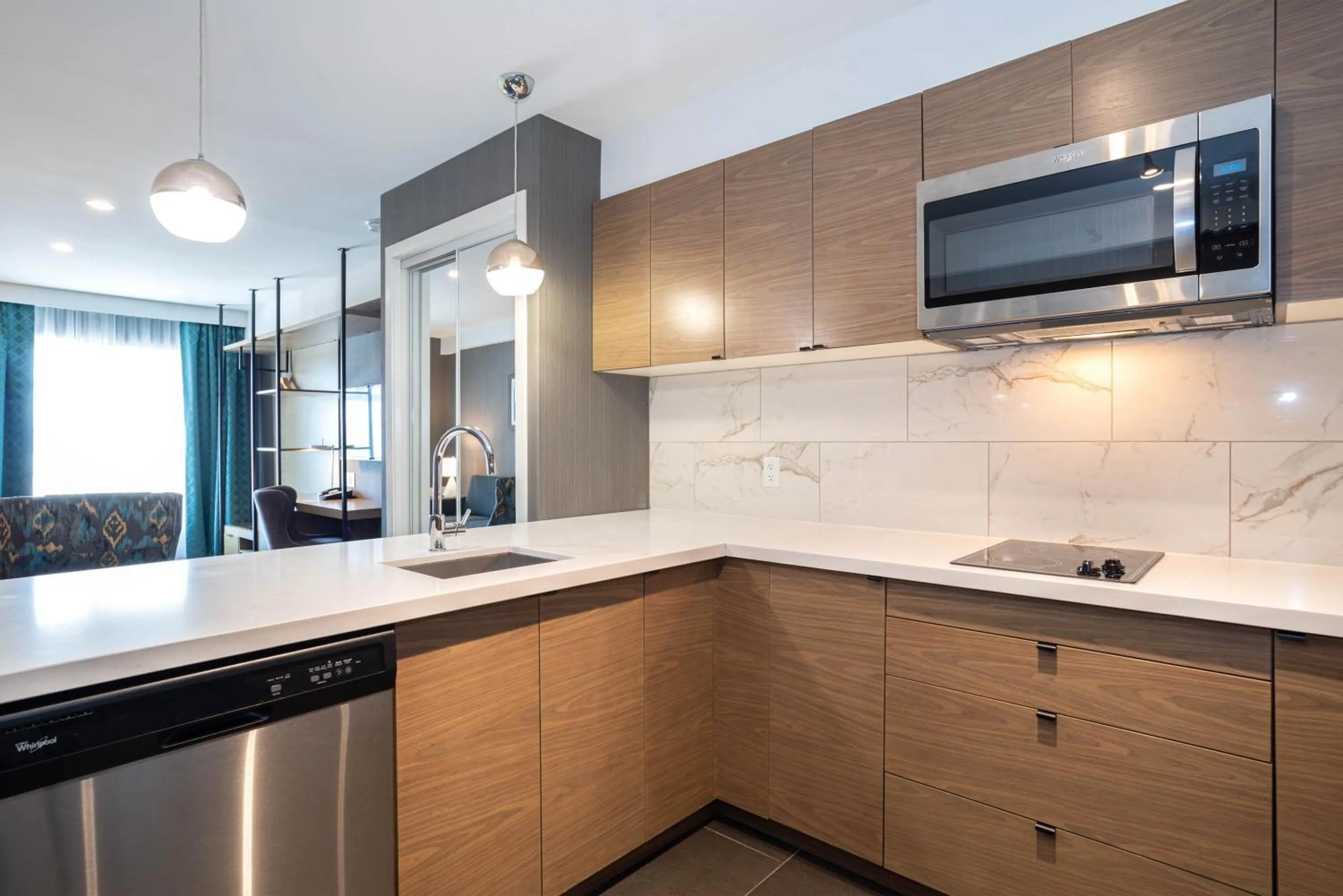 Kitchen or kitchenette in Sandman Signature Calgary Airport Hotel