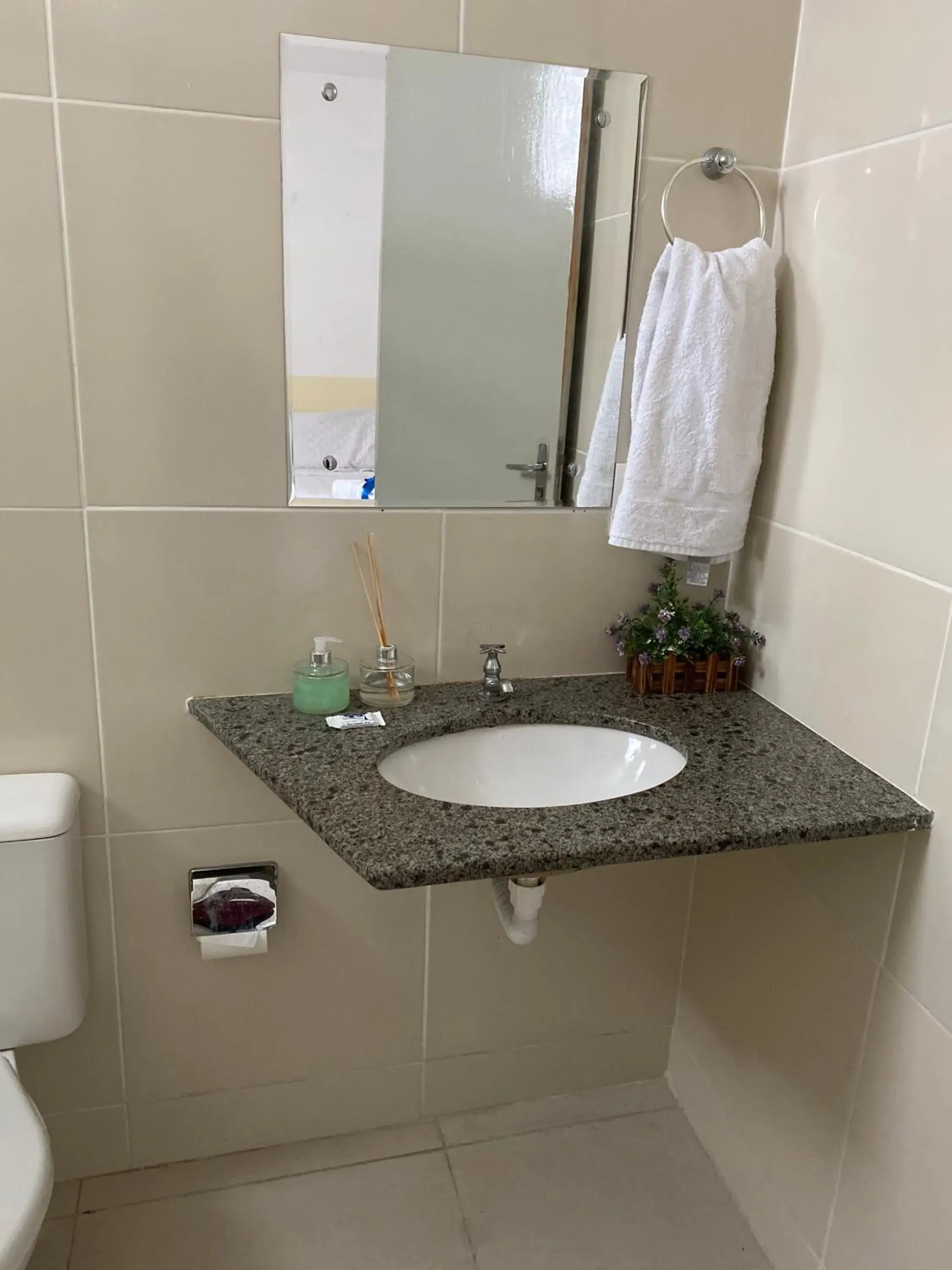 Triple Room with Private Bathroom in Hotel Pousada Universitária Triple Room with Private Bathroom in Hotel Pousada Universitária