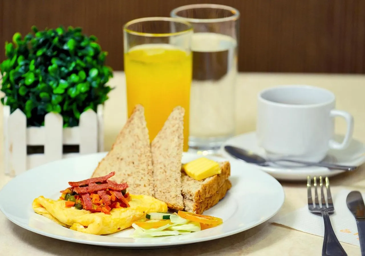 American breakfast in Fersal Hotel Neptune Makati