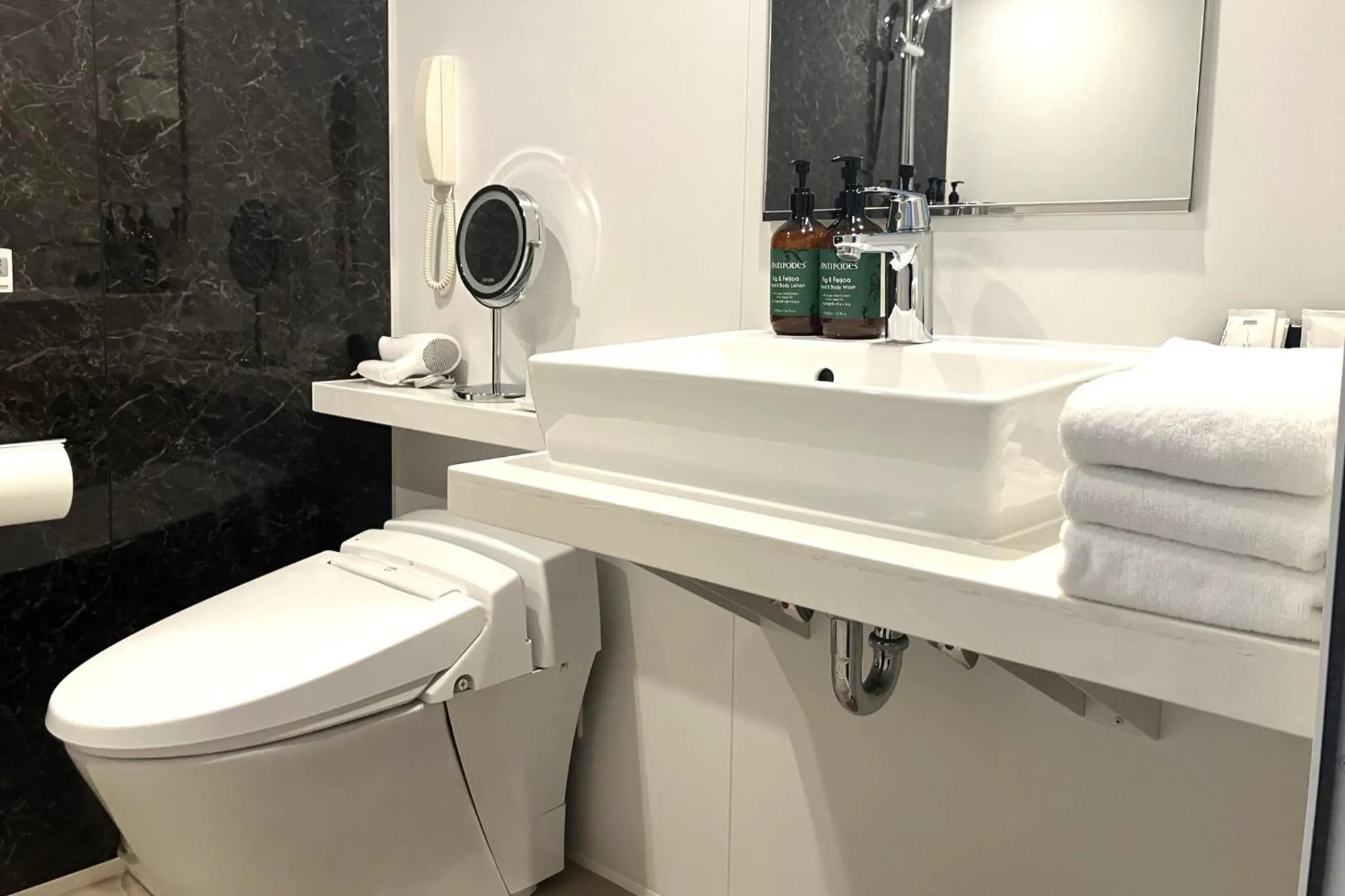 Photo of the whole room in ANA Crowne Plaza Sapporo by IHG