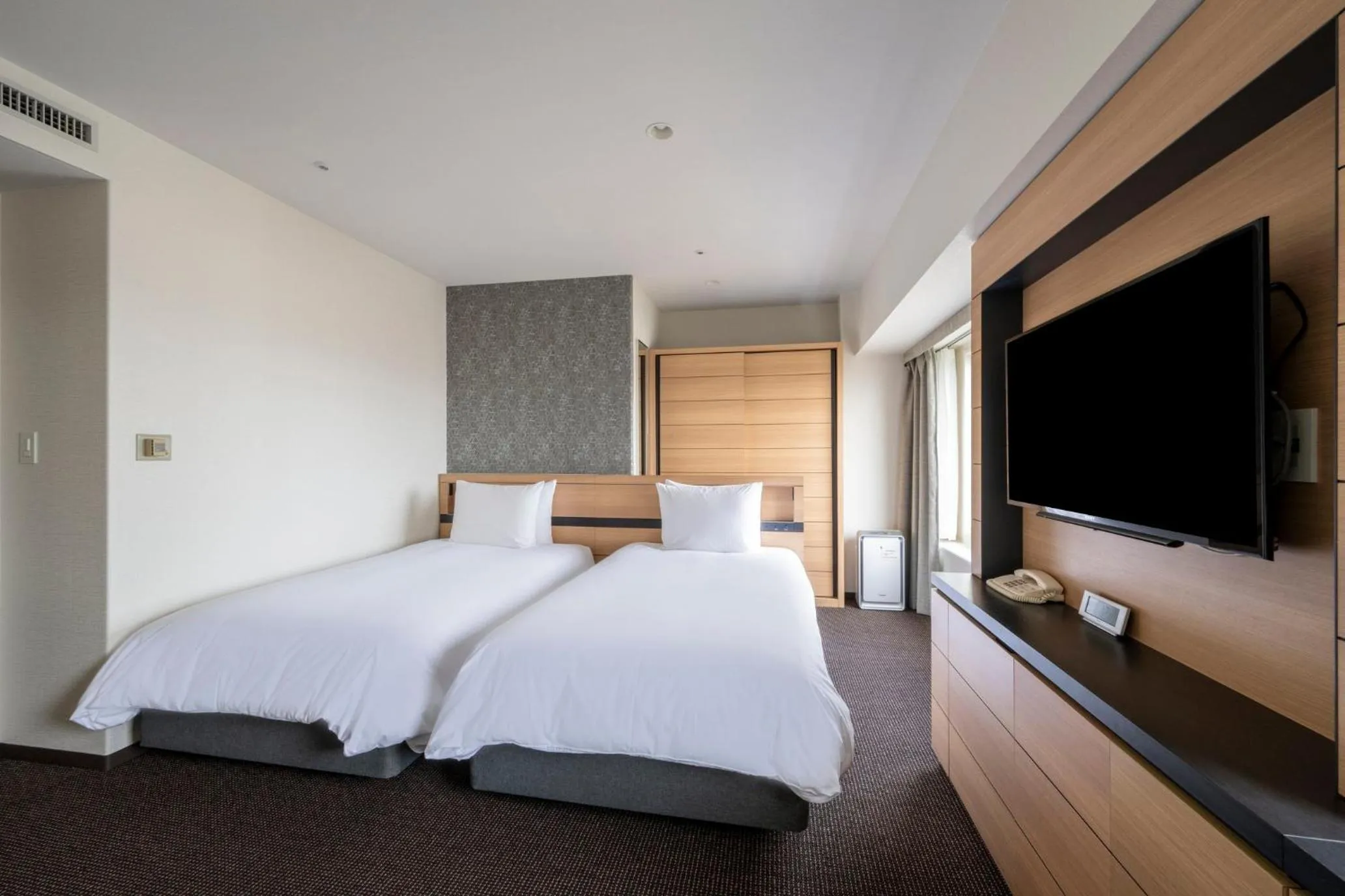 Photo of the whole room, Bed in ANA Crowne Plaza Sapporo by IHG