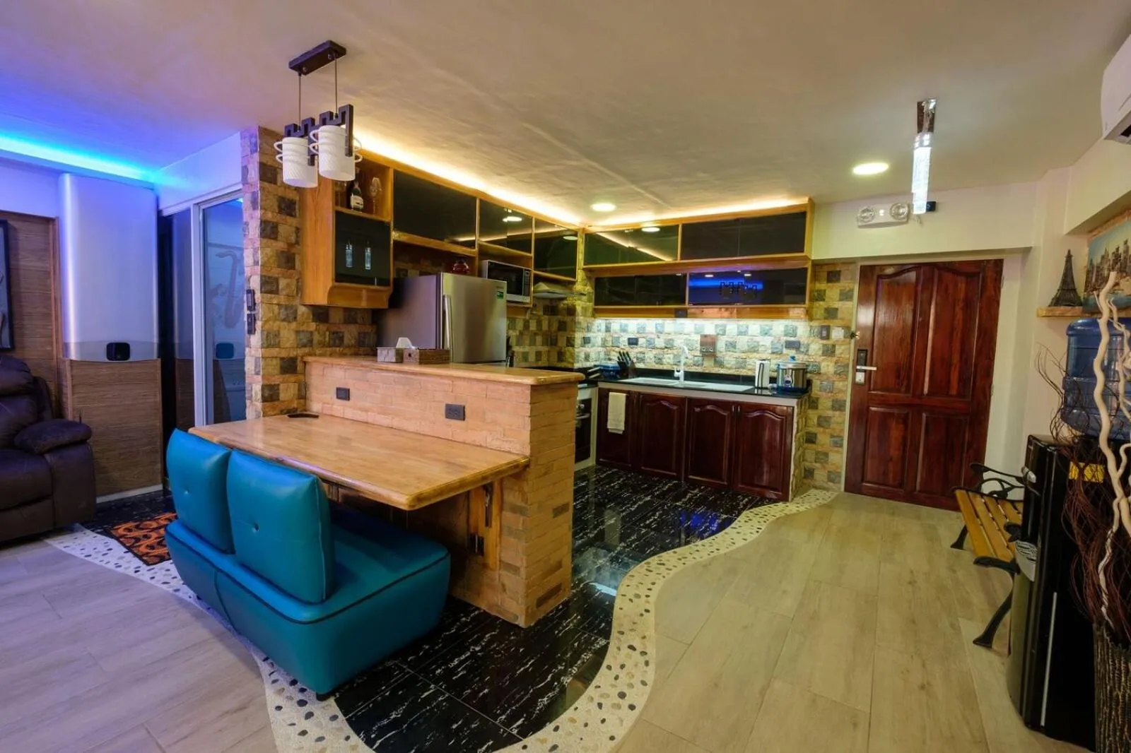 Kitchen or kitchenette in CLOCKWORKORANGE Luxury Suites