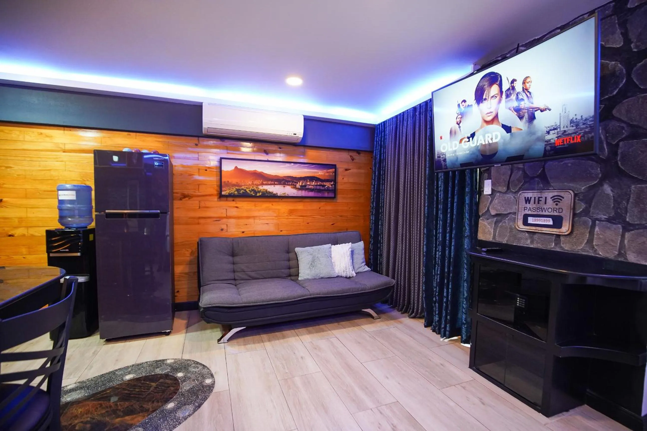 CLOCKWORKORANGE Luxury Suites