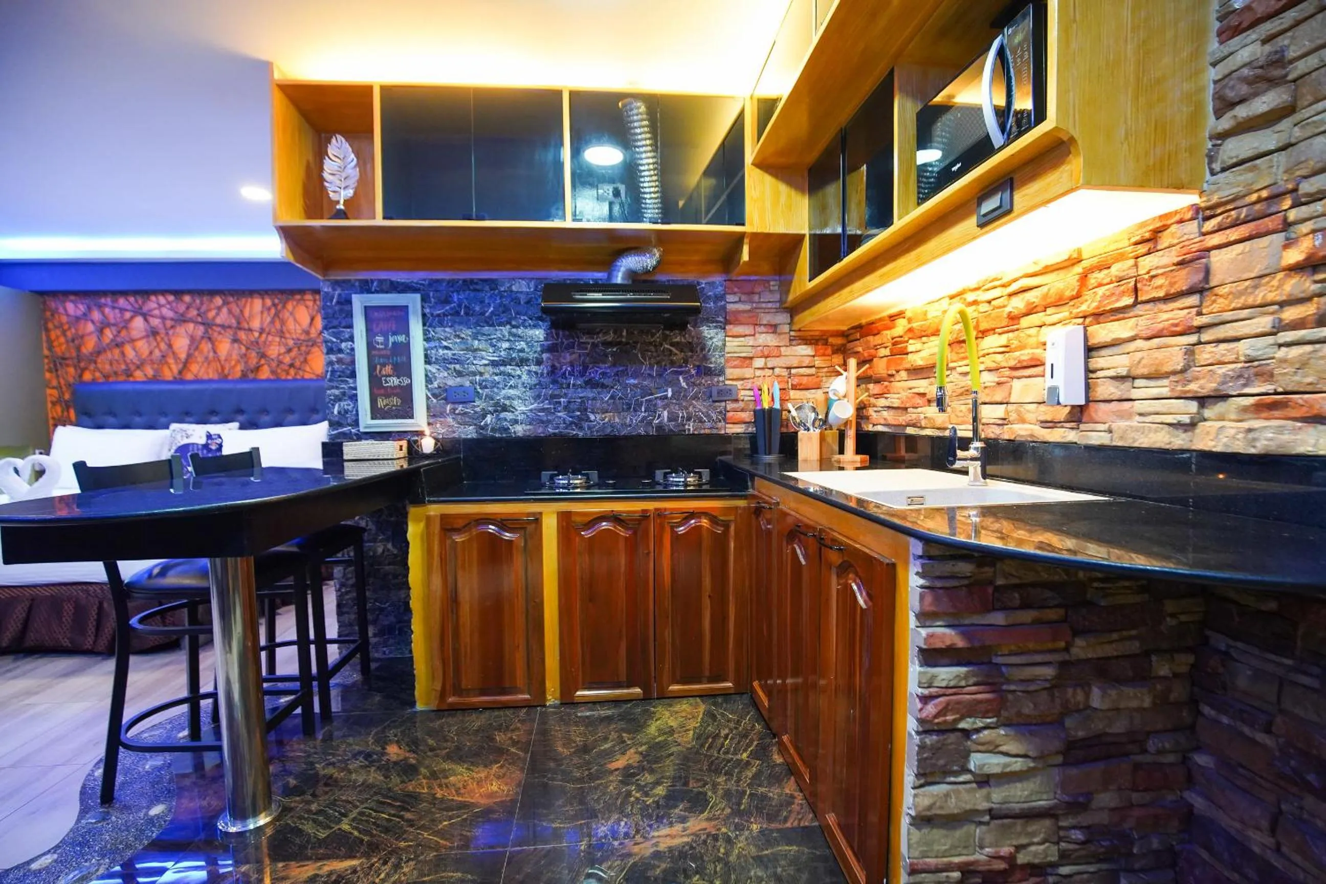 CLOCKWORKORANGE Luxury Suites