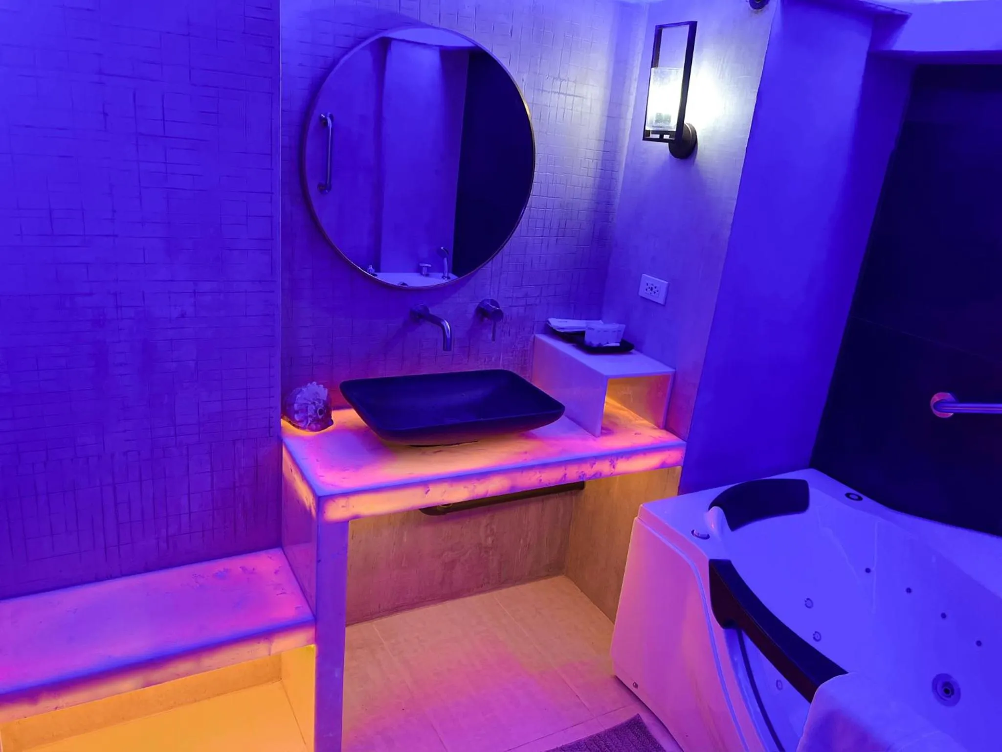 CLOCKWORKORANGE Luxury Suites