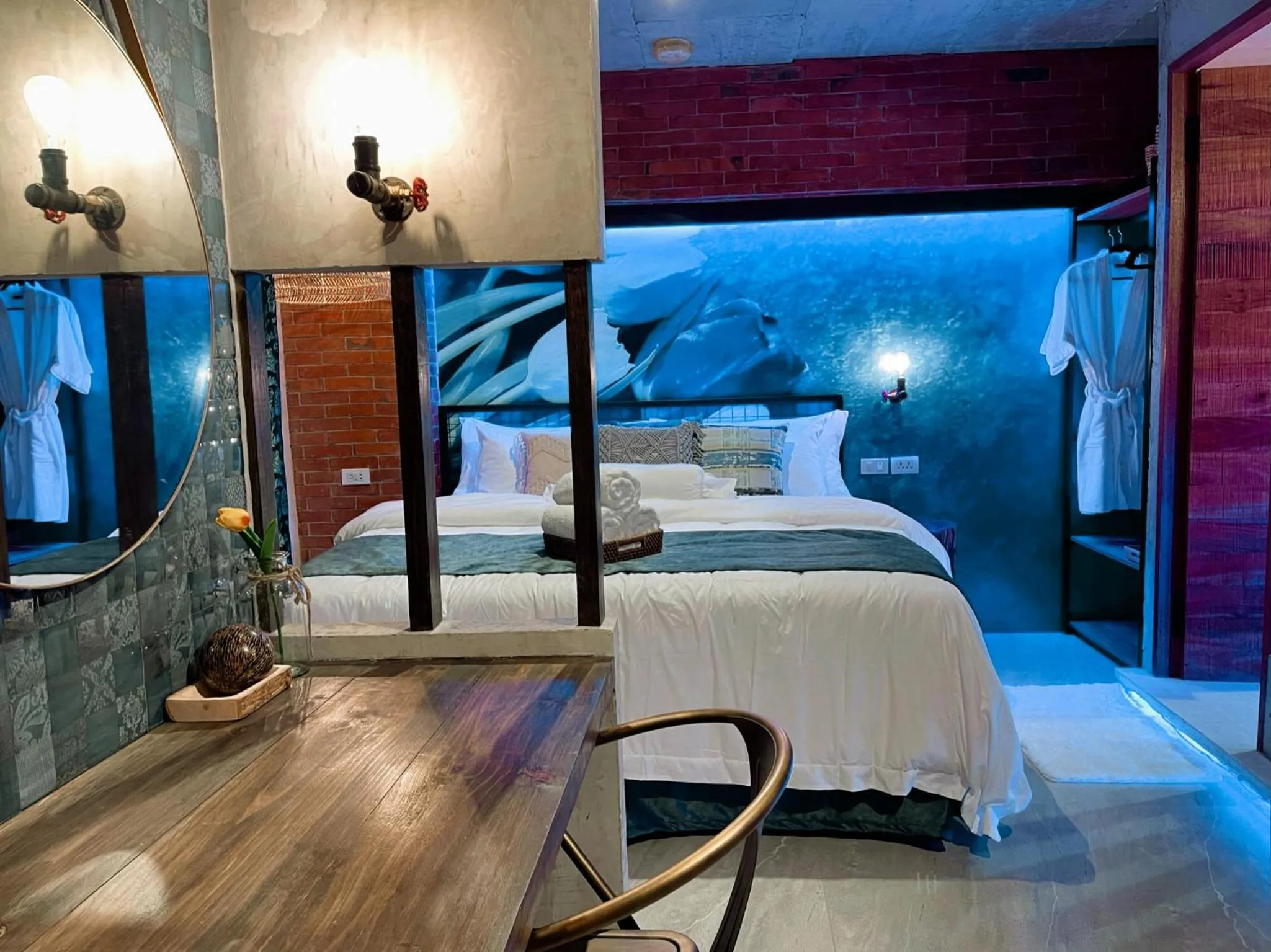 Bed in CLOCKWORKORANGE Luxury Suites