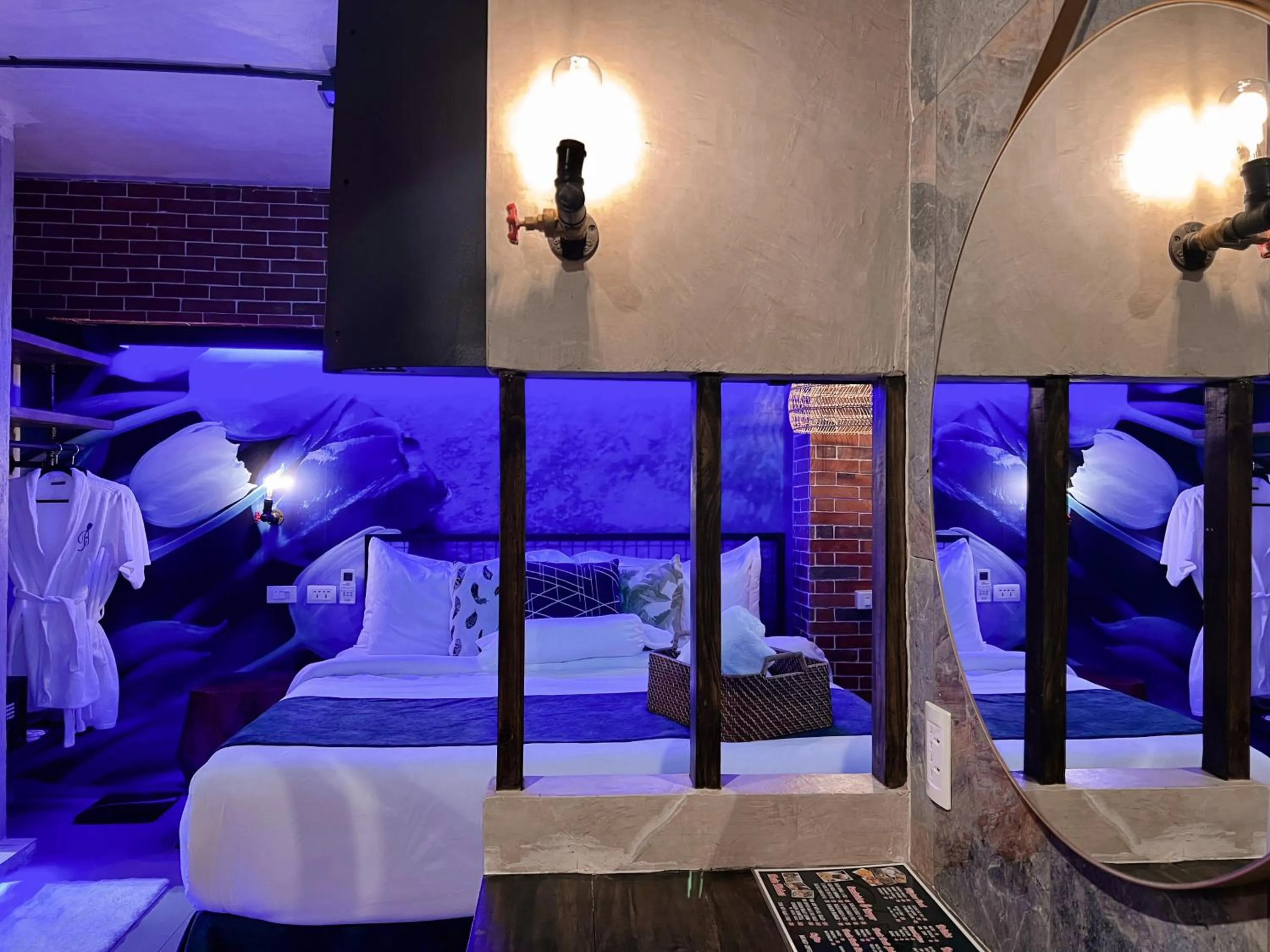 Bed in CLOCKWORKORANGE Luxury Suites