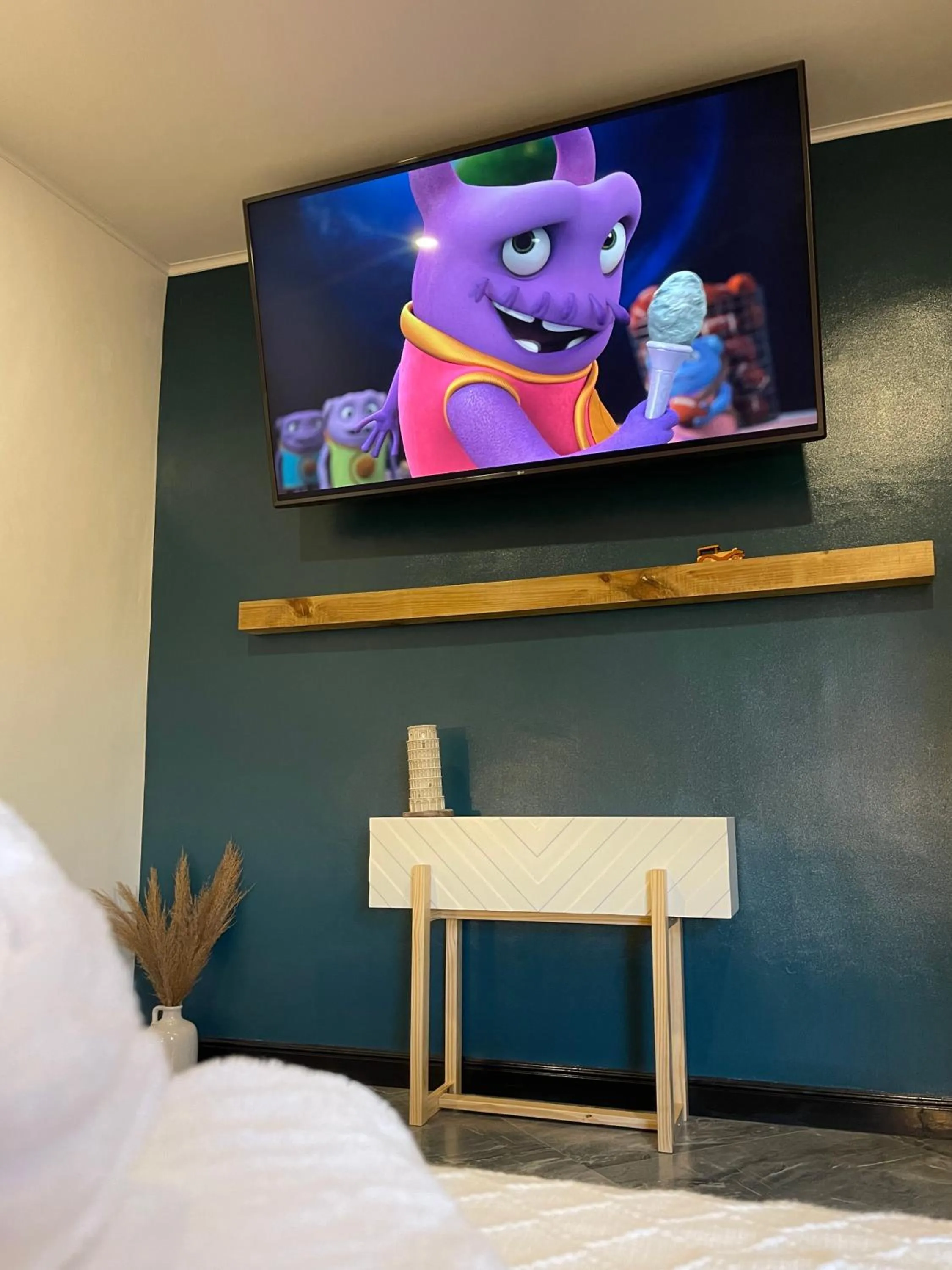 Bed in CLOCKWORKORANGE Luxury Suites