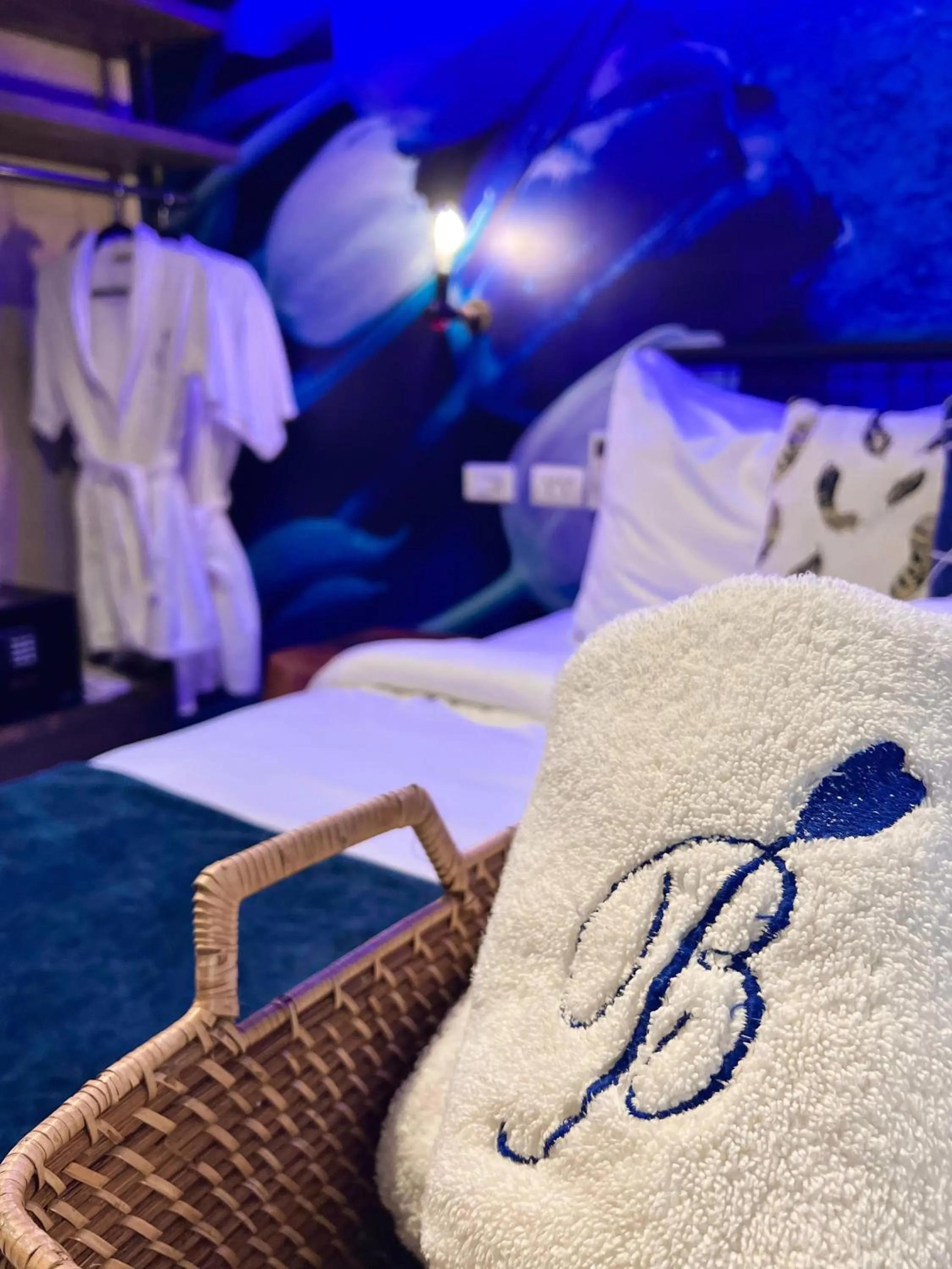 Bed in CLOCKWORKORANGE Luxury Suites