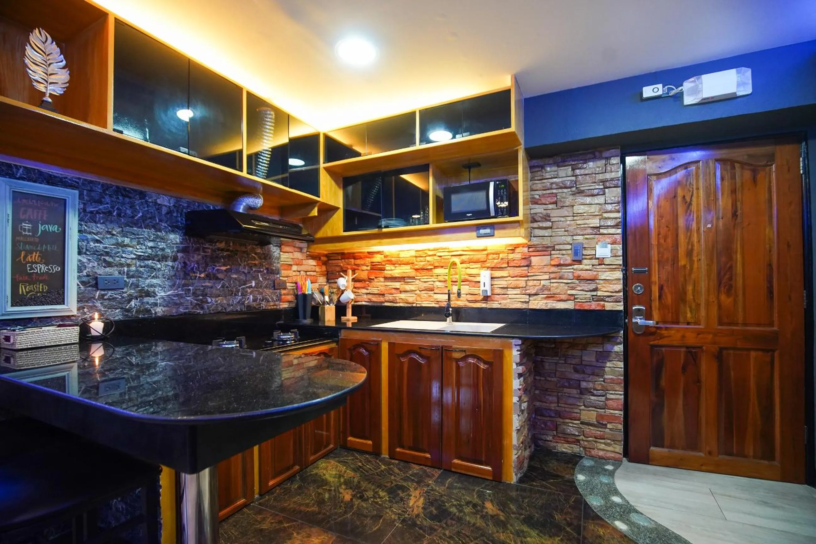 CLOCKWORKORANGE Luxury Suites