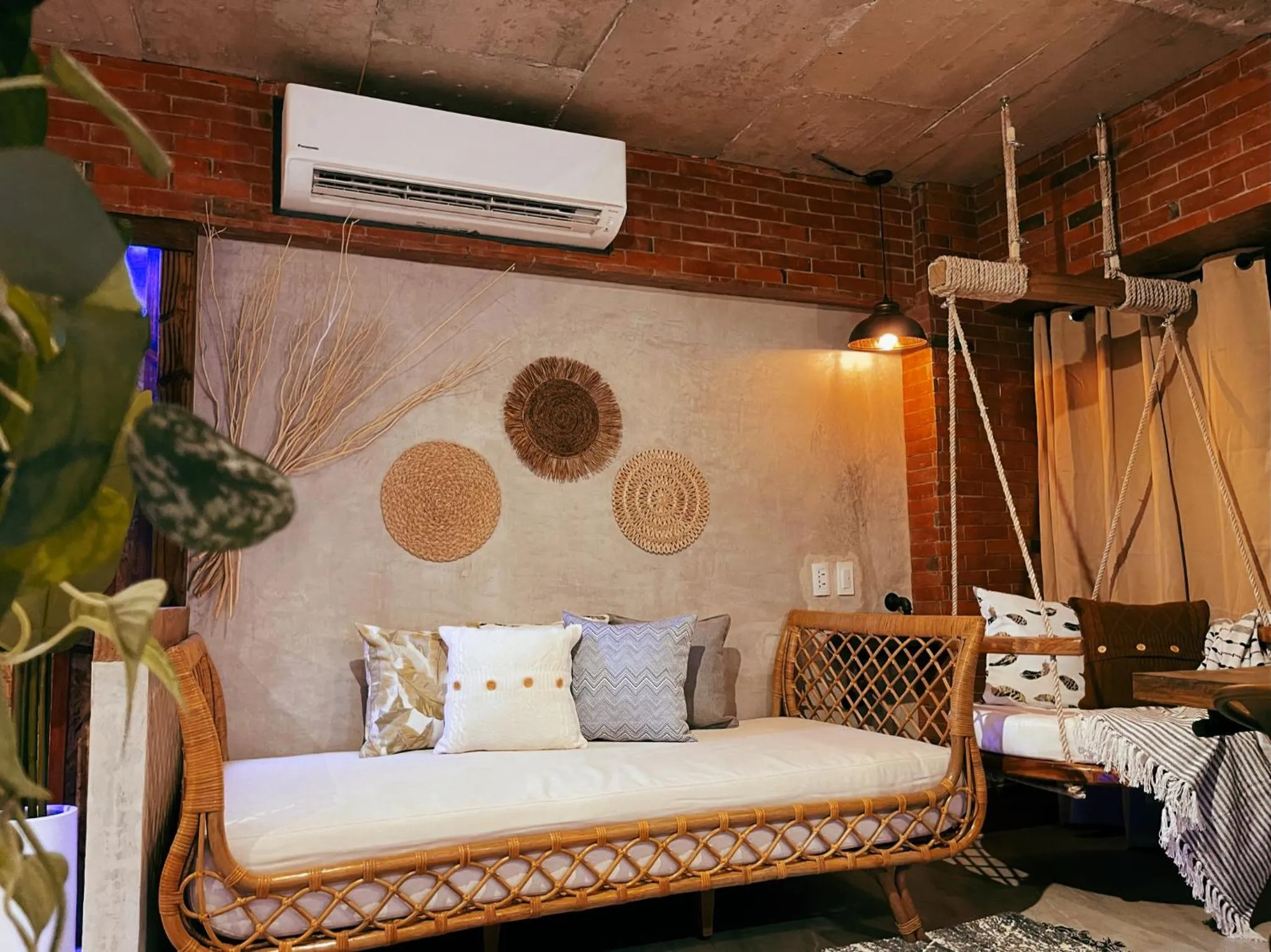 Bed in CLOCKWORKORANGE Luxury Suites