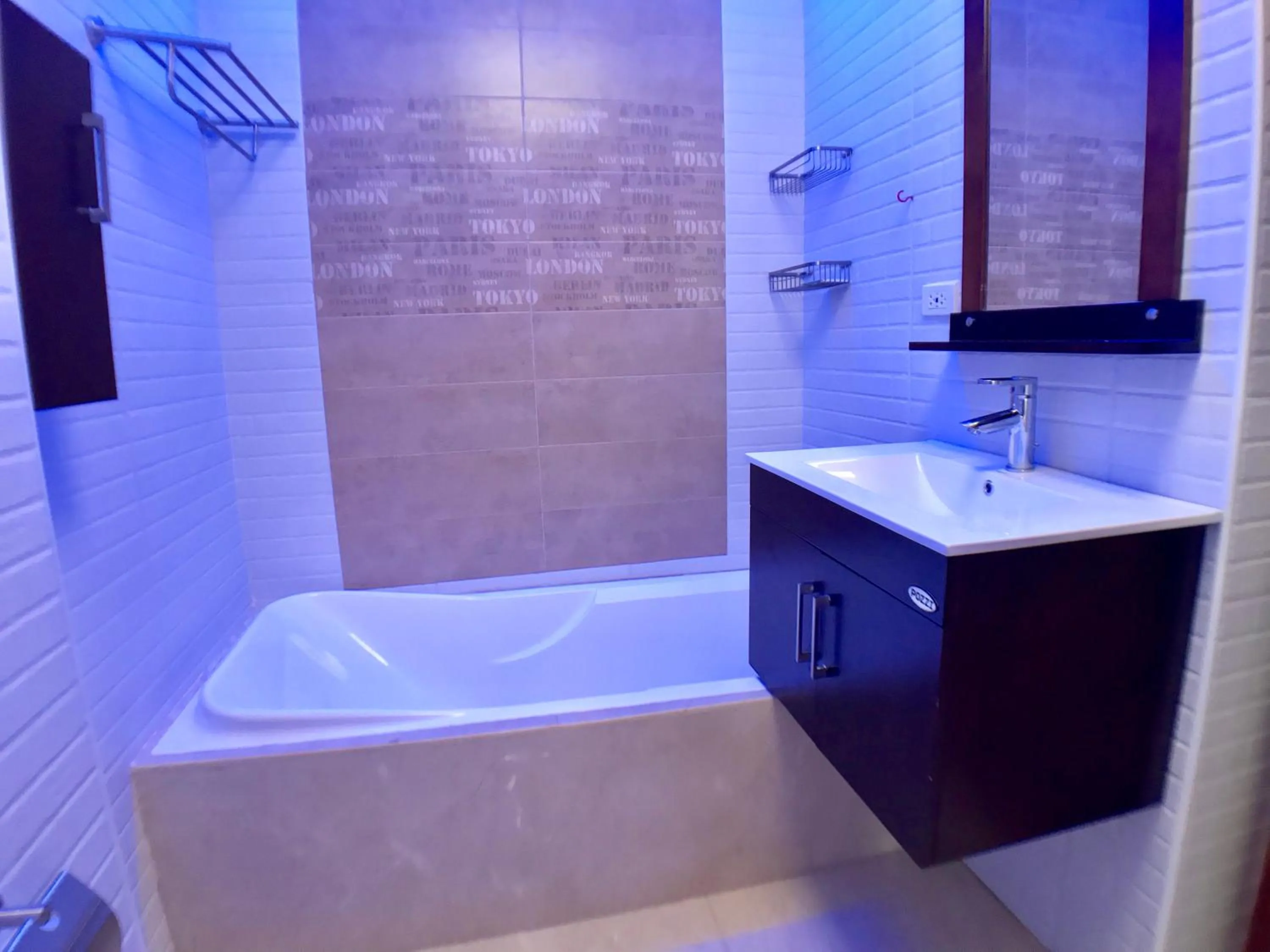 CLOCKWORKORANGE Luxury Suites