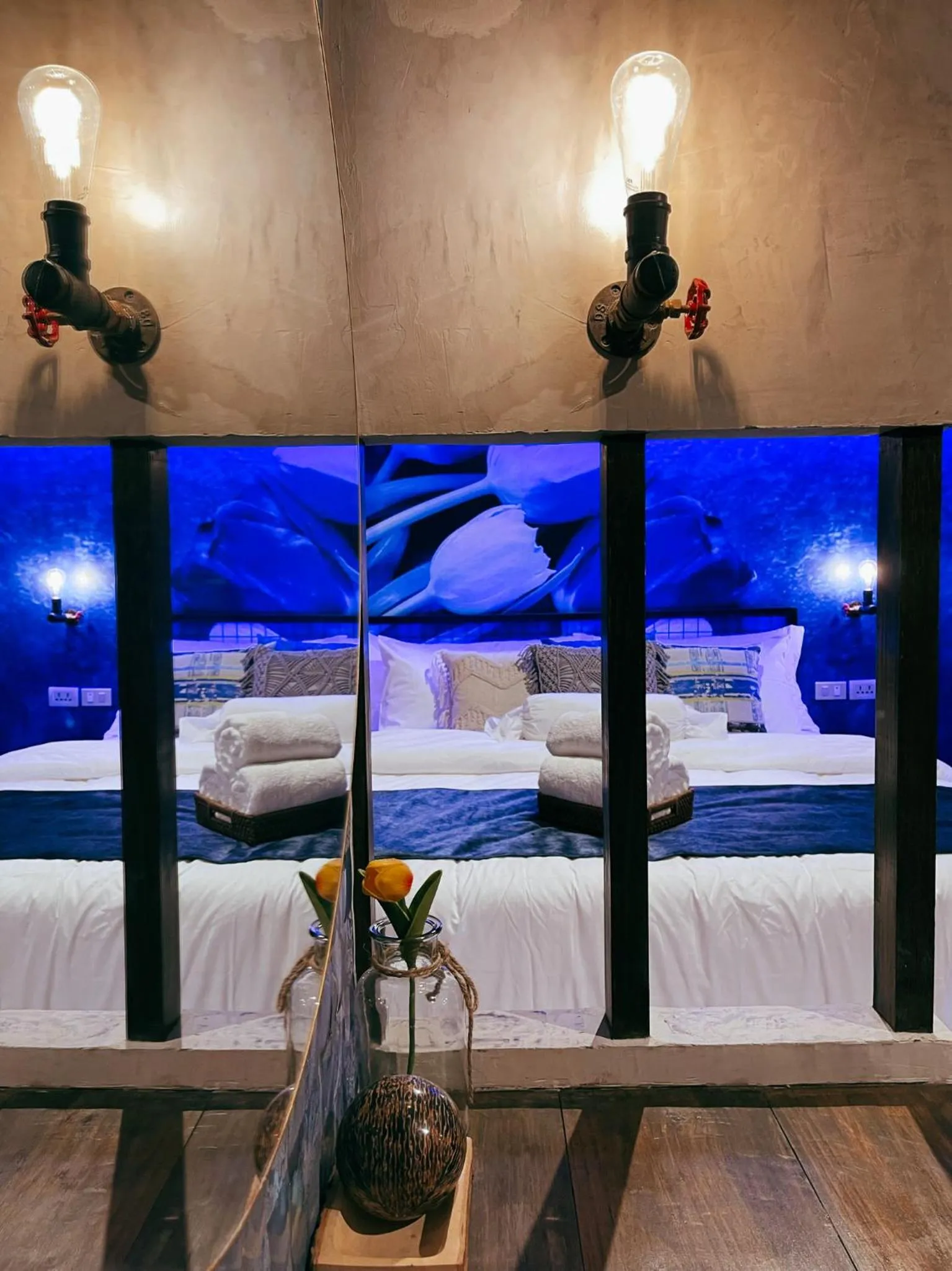 Bed in CLOCKWORKORANGE Luxury Suites