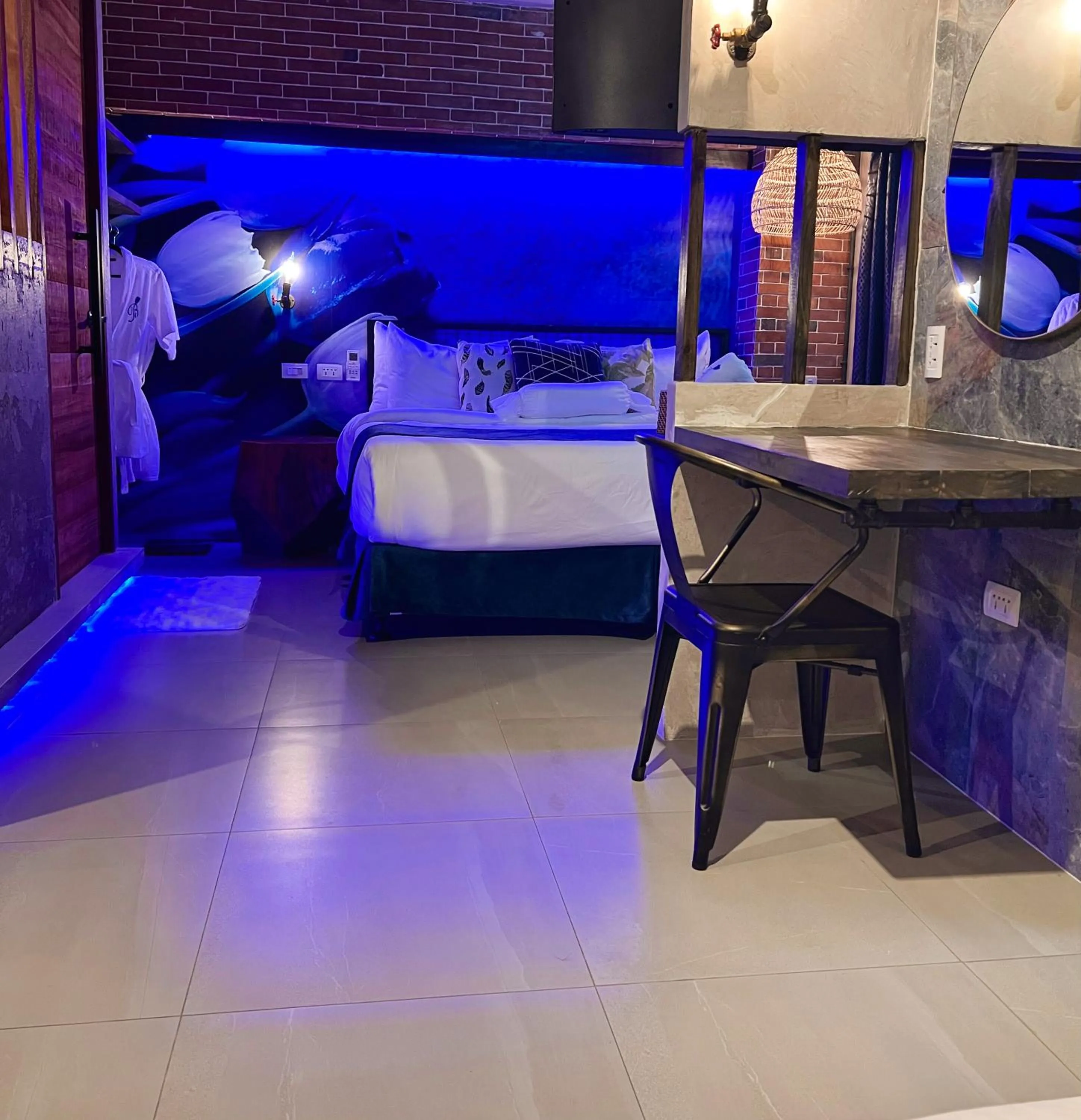 Bed in CLOCKWORKORANGE Luxury Suites