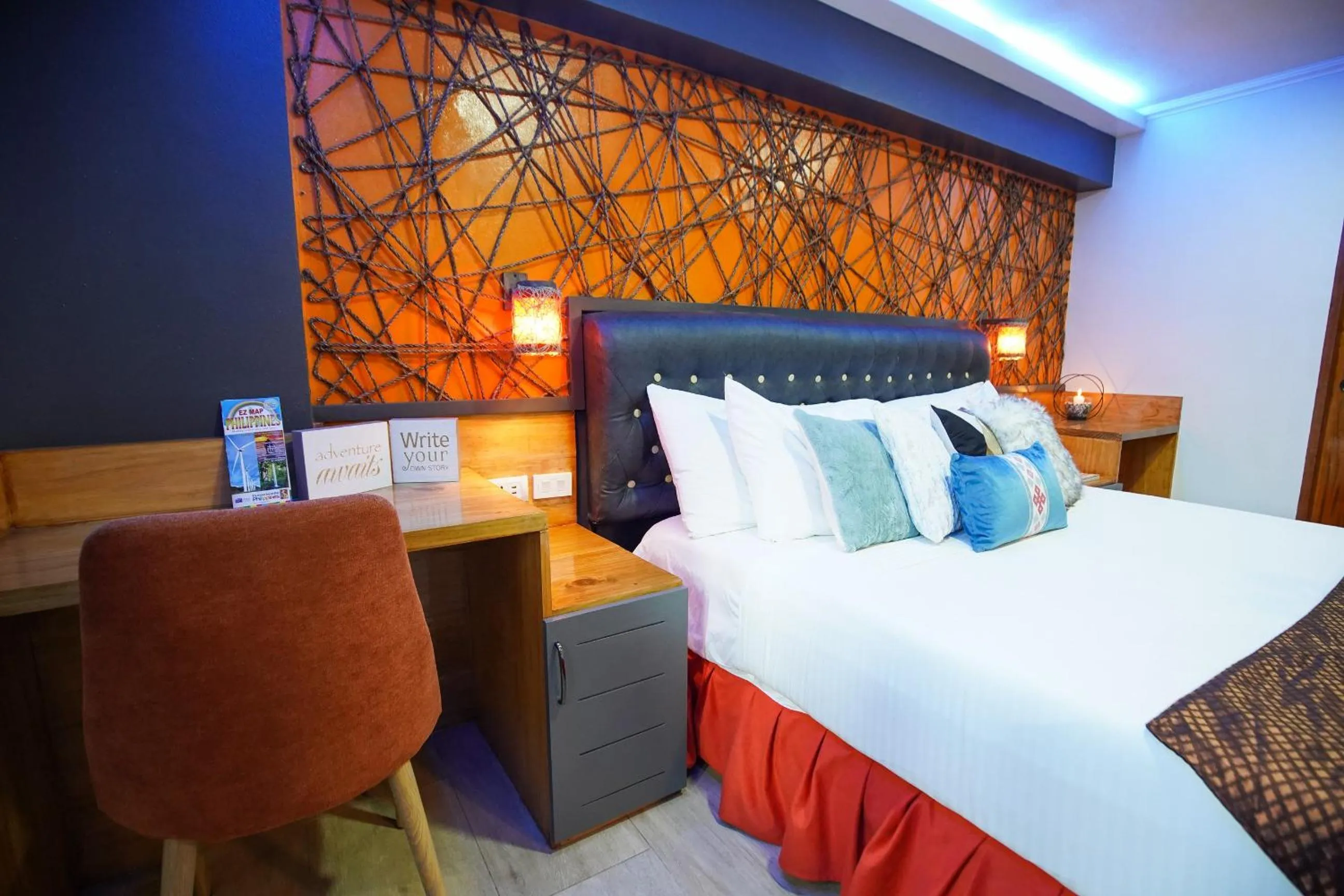 Bed in CLOCKWORKORANGE Luxury Suites