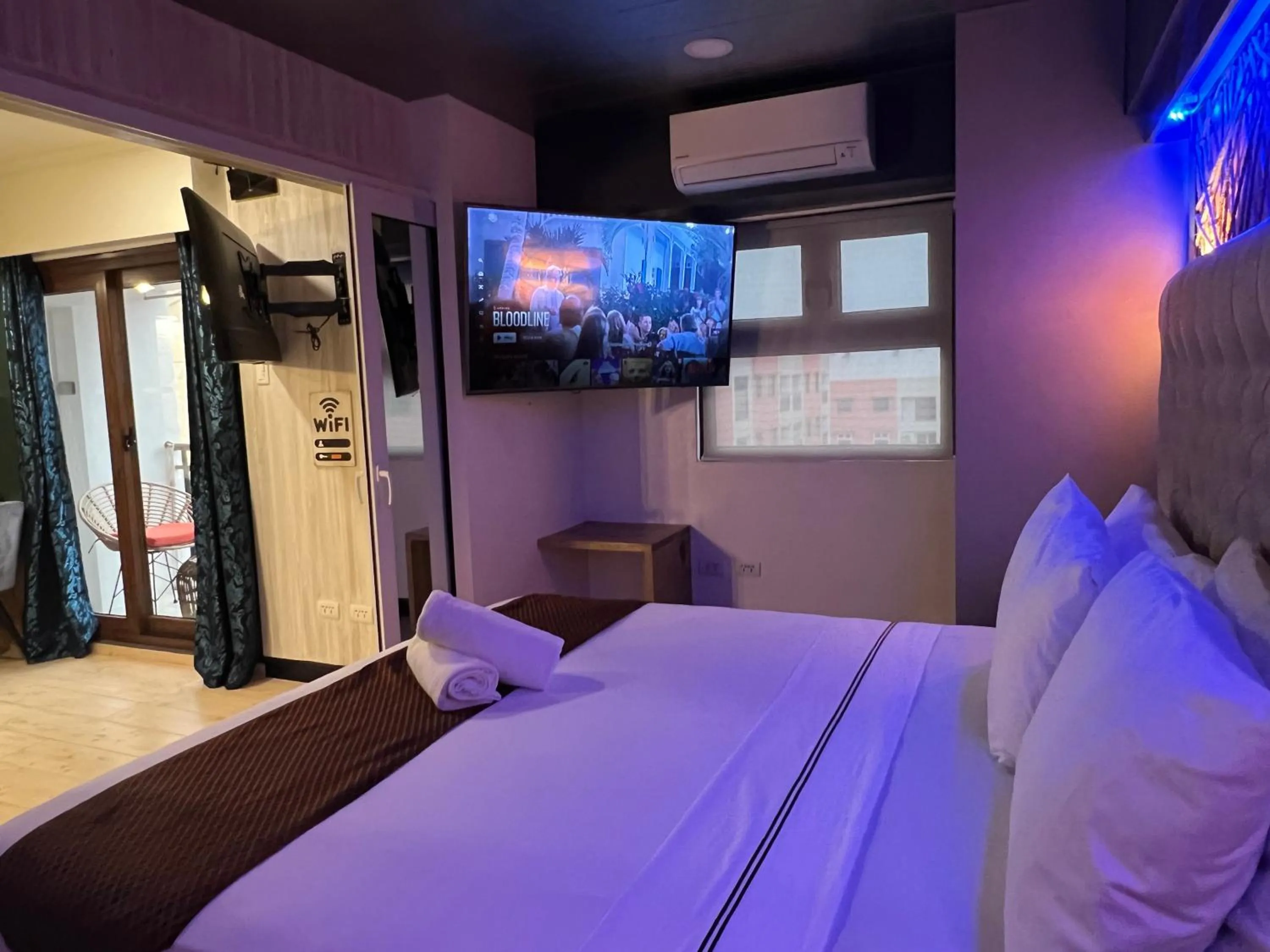 Bed in CLOCKWORKORANGE Luxury Suites