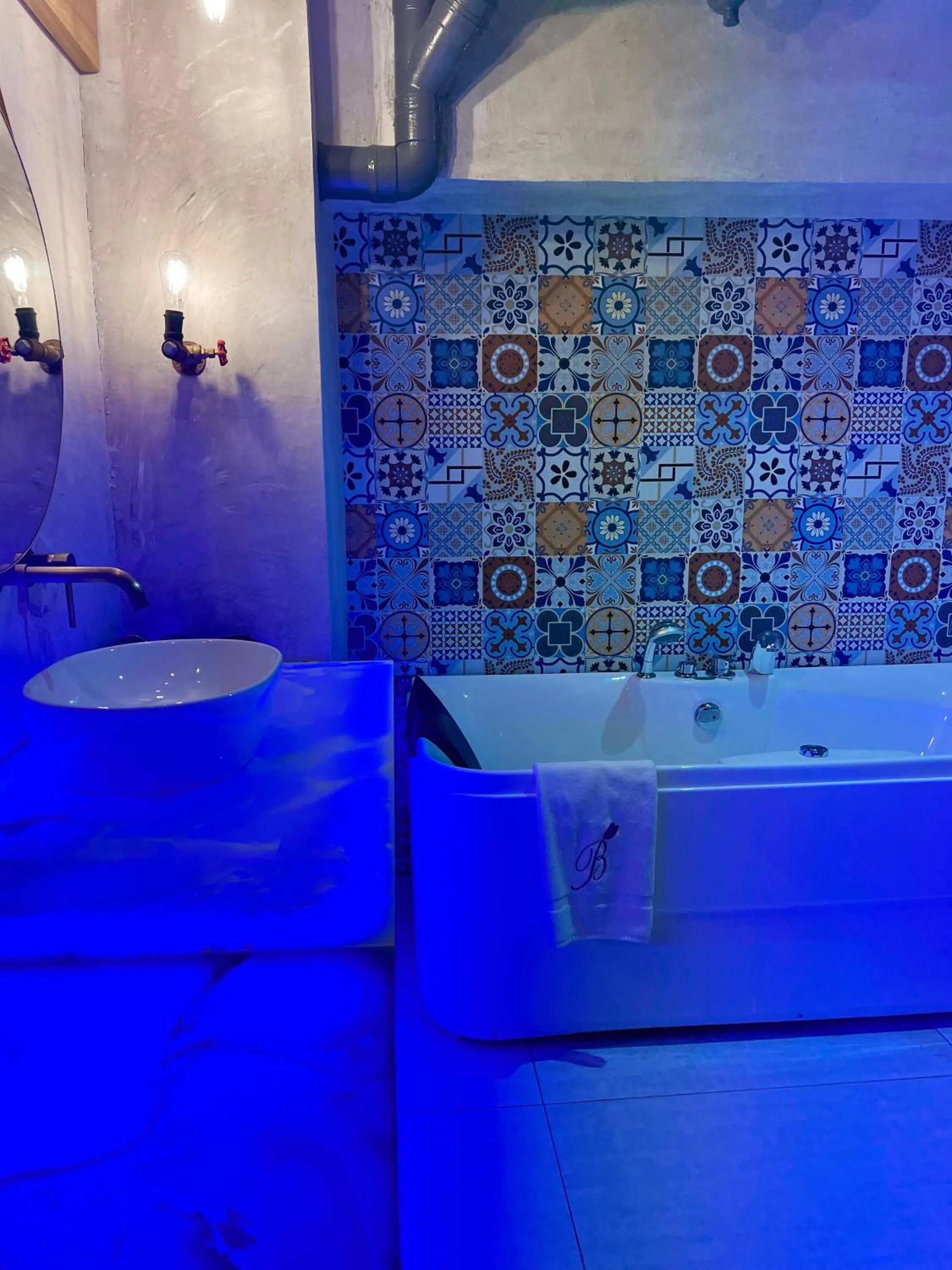 CLOCKWORKORANGE Luxury Suites