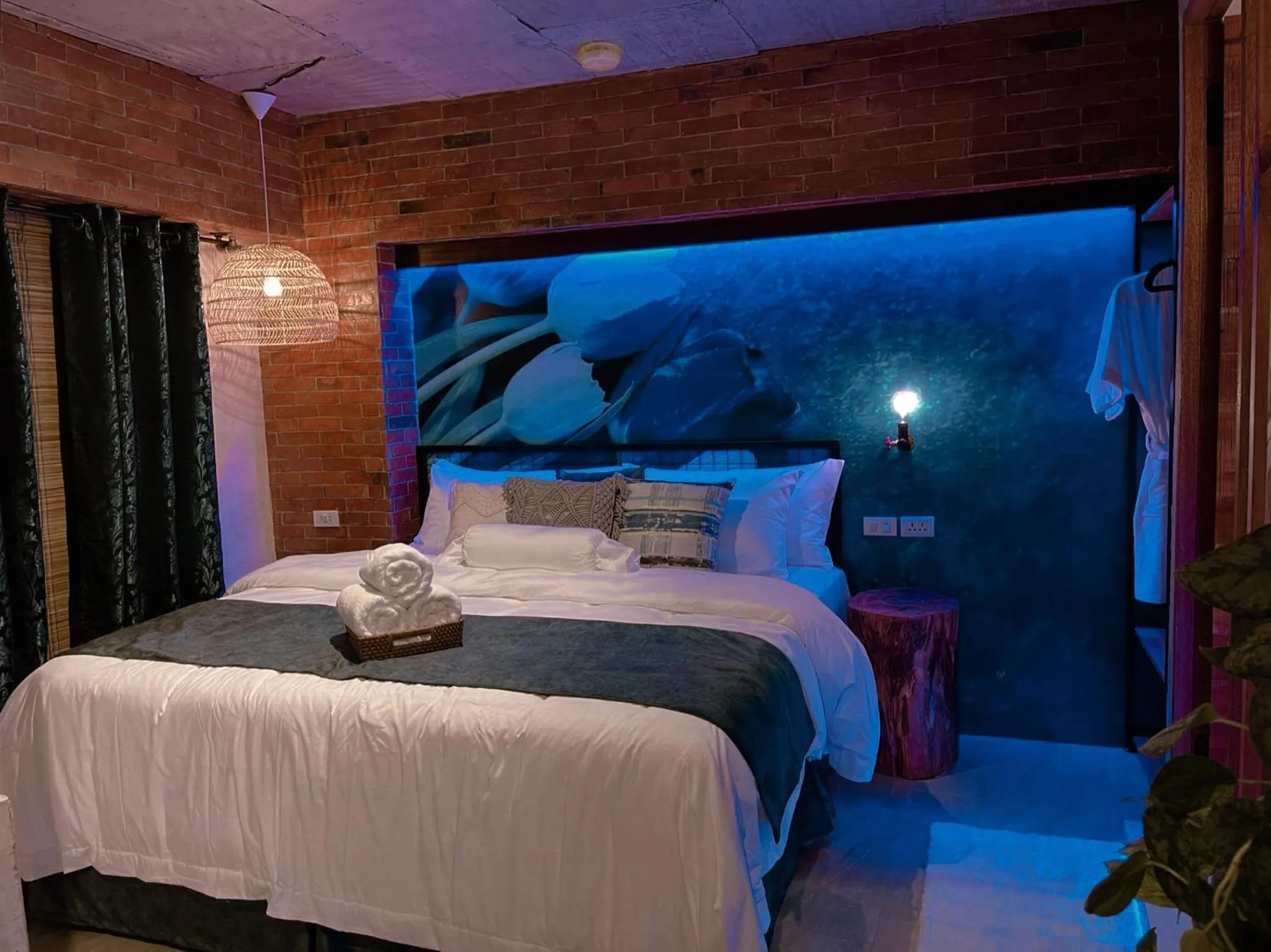 Bed in CLOCKWORKORANGE Luxury Suites