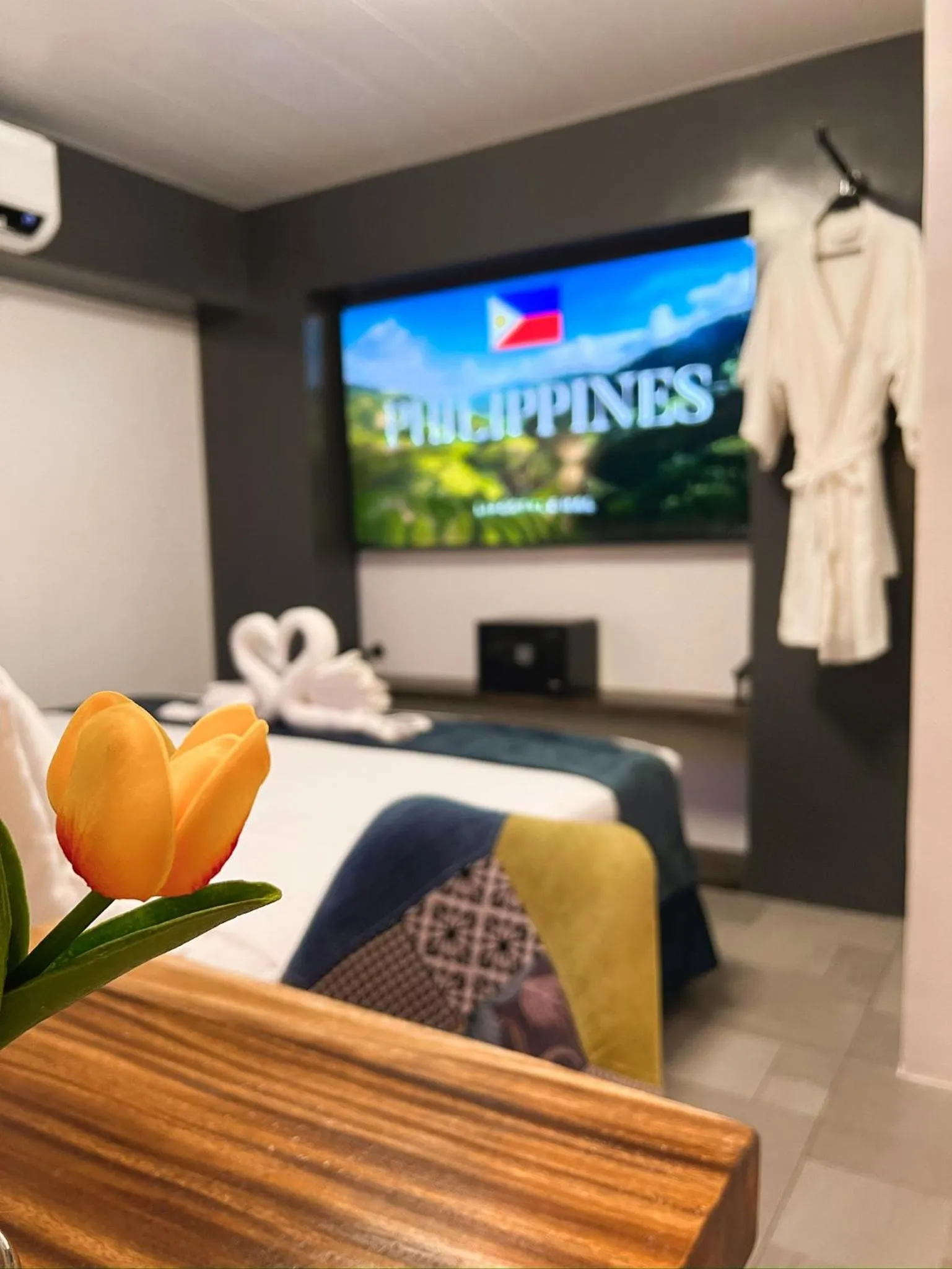 Bed in CLOCKWORKORANGE Luxury Suites