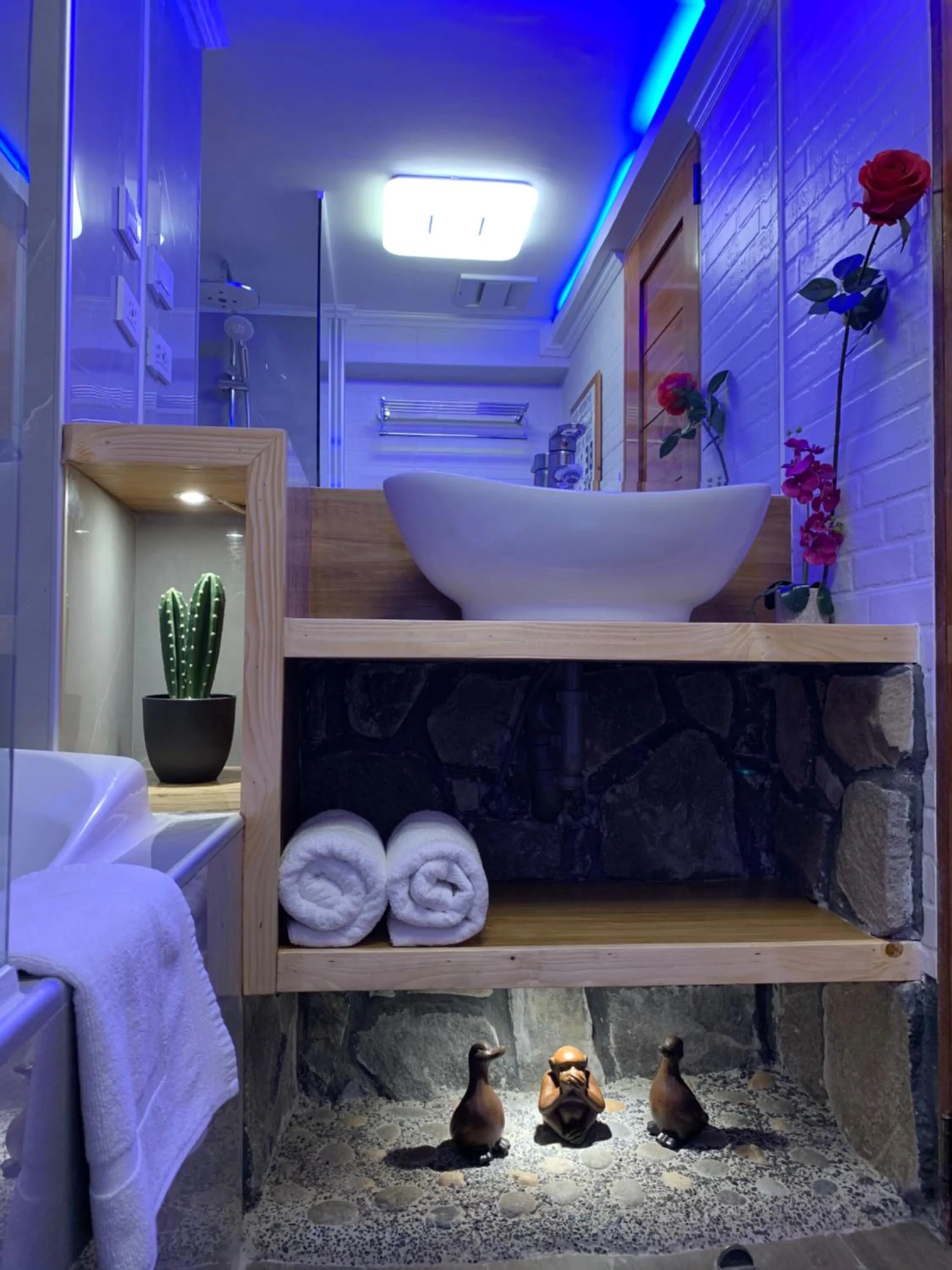 Bed in CLOCKWORKORANGE Luxury Suites