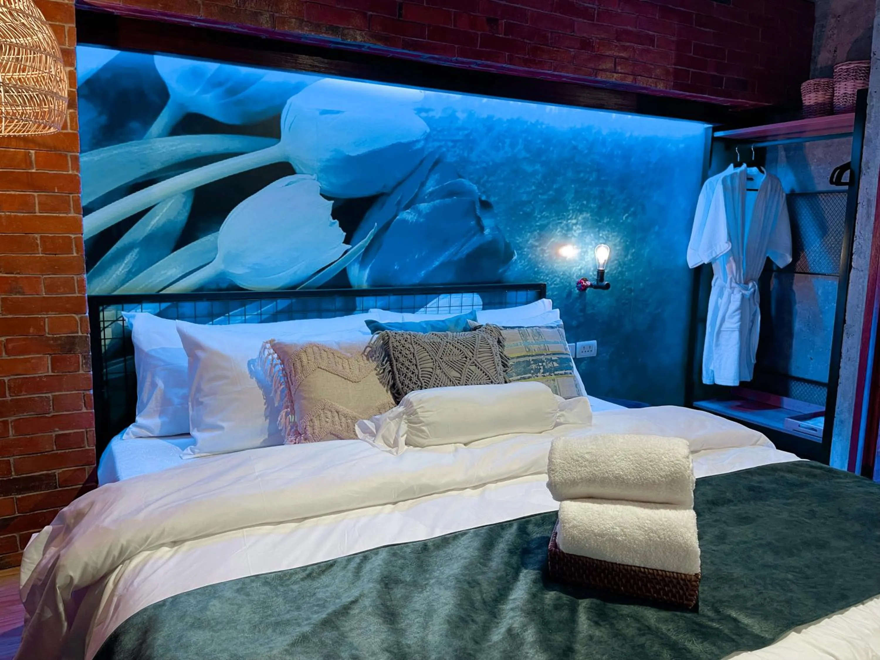 Bed in CLOCKWORKORANGE Luxury Suites