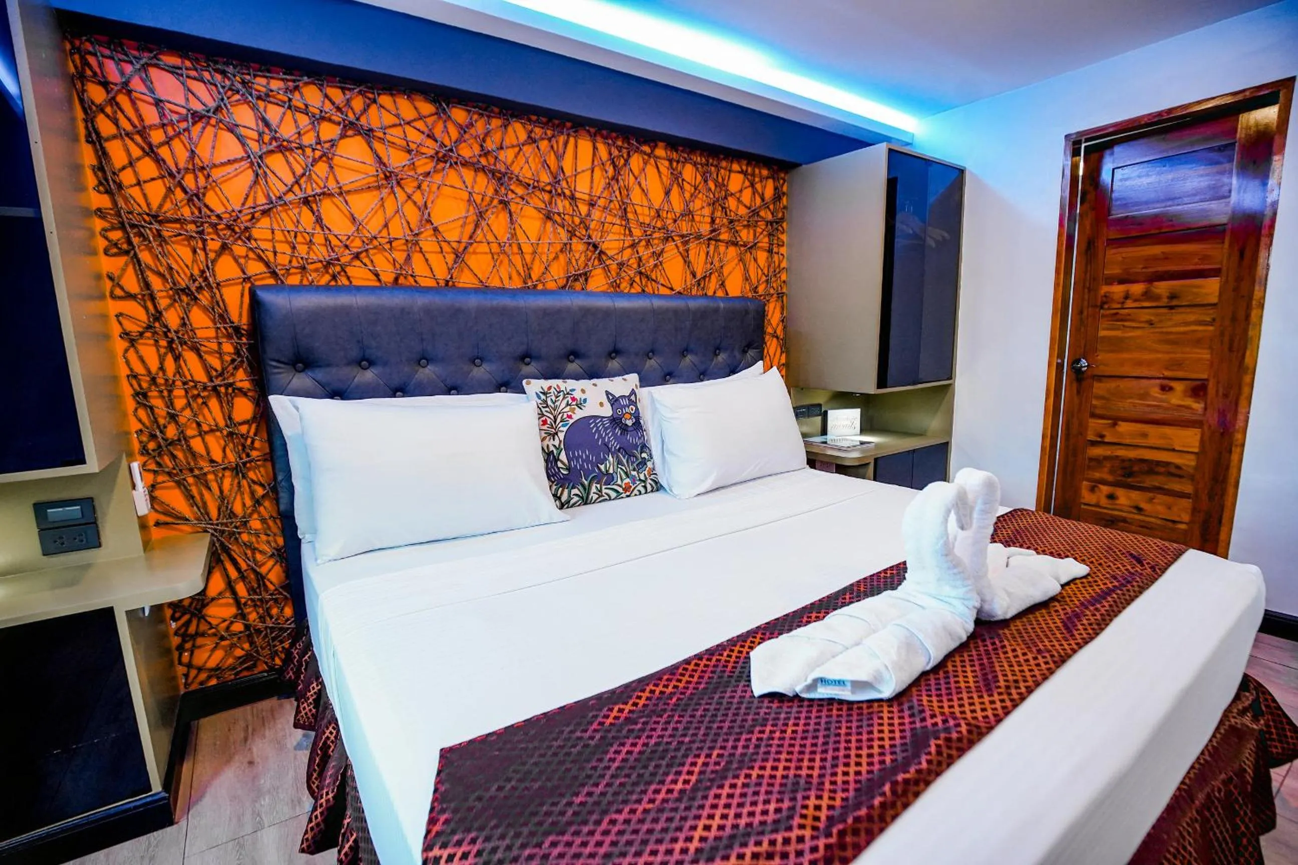 Bed in CLOCKWORKORANGE Luxury Suites