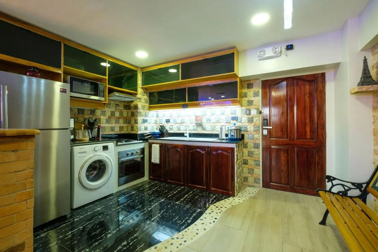 Kitchen or kitchenette in CLOCKWORKORANGE Luxury Suites