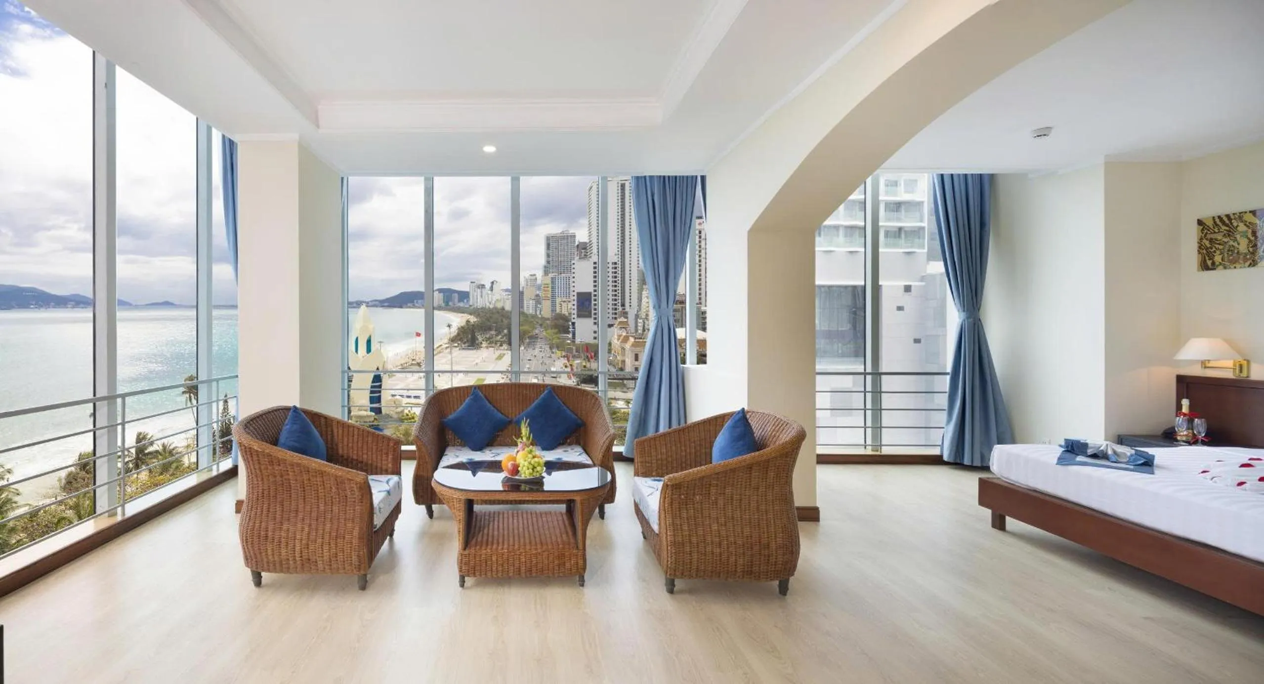 Sea view, Bed in Nha Trang Lodge Hotel