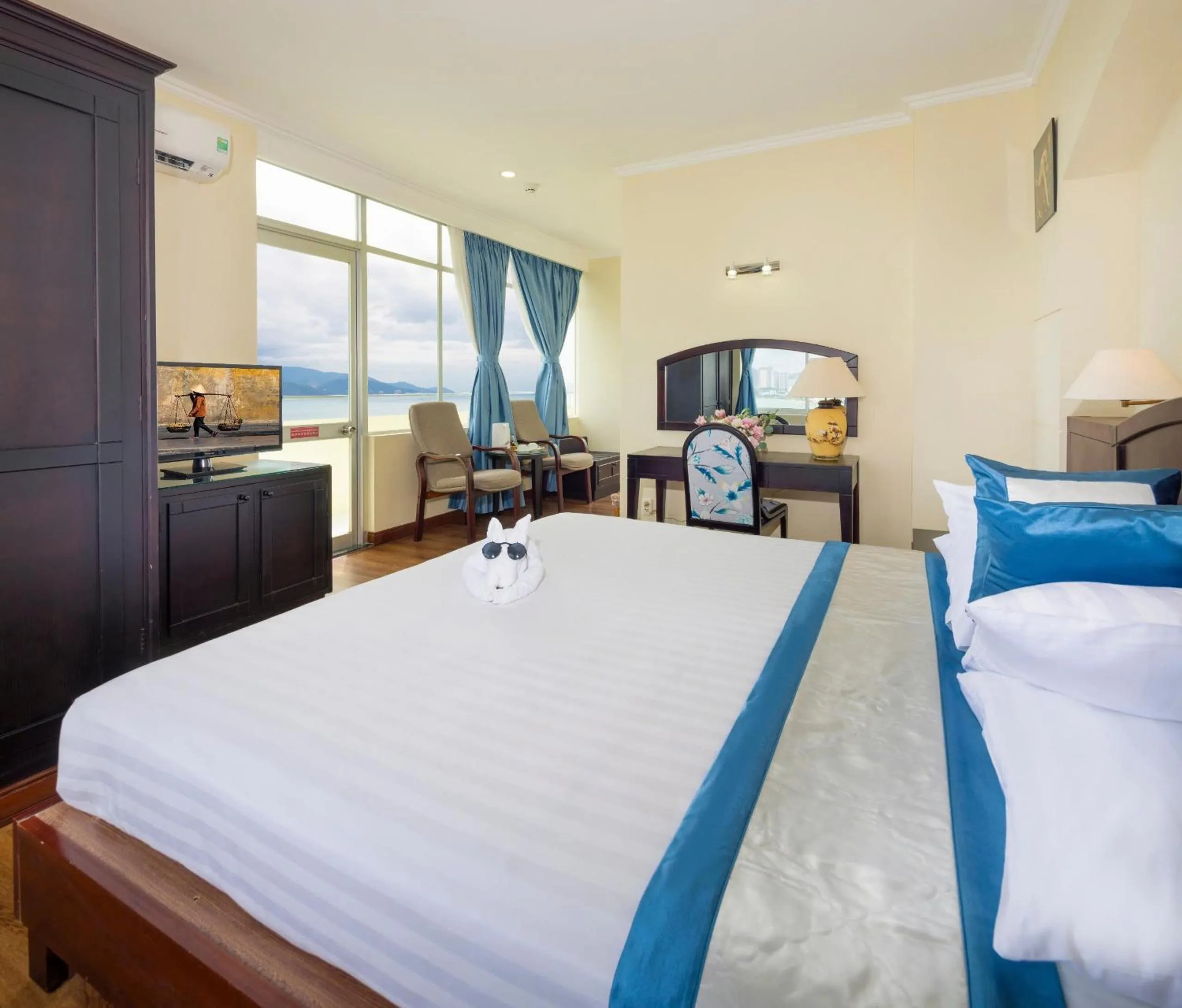 Property building, Bed in Nha Trang Lodge Hotel