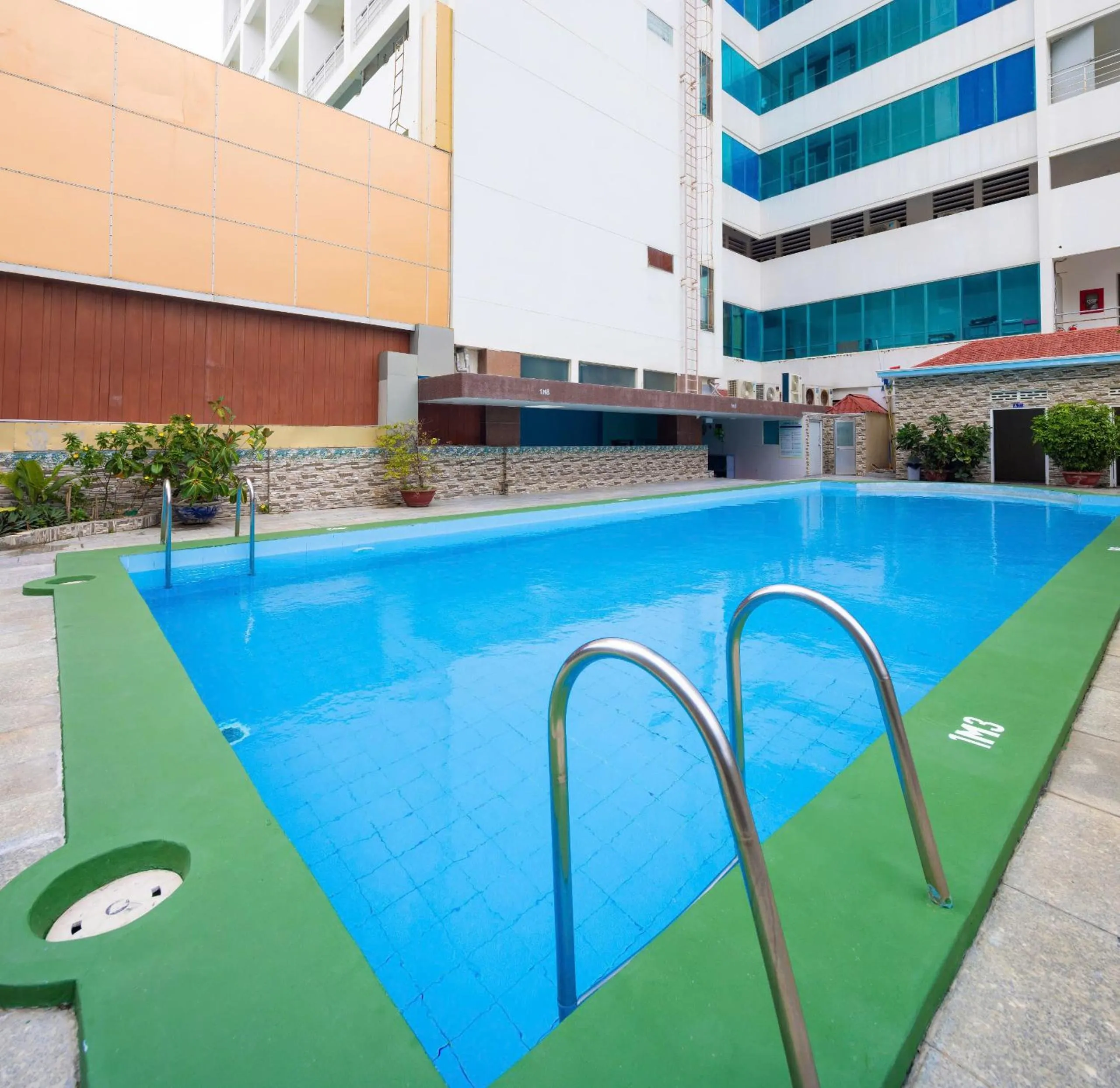 Swimming pool in Nha Trang Lodge Hotel