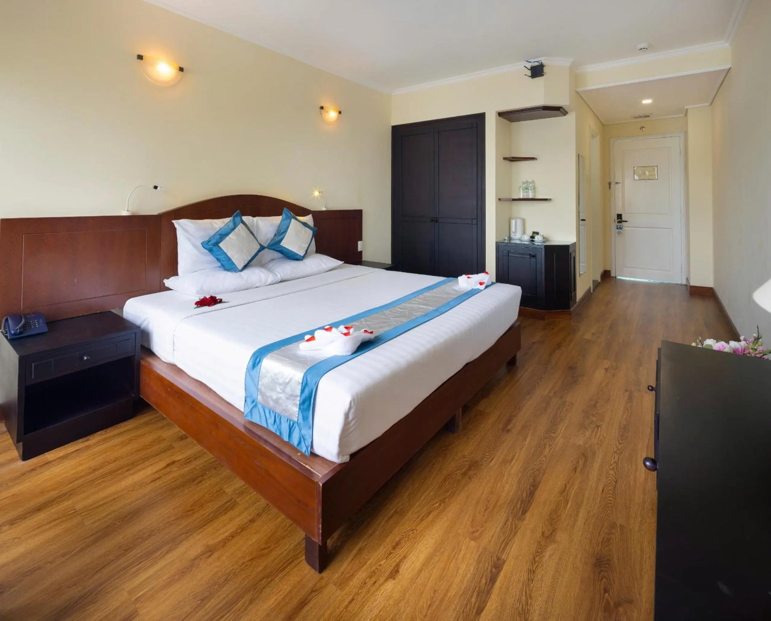 Property building, Bed in Nha Trang Lodge Hotel