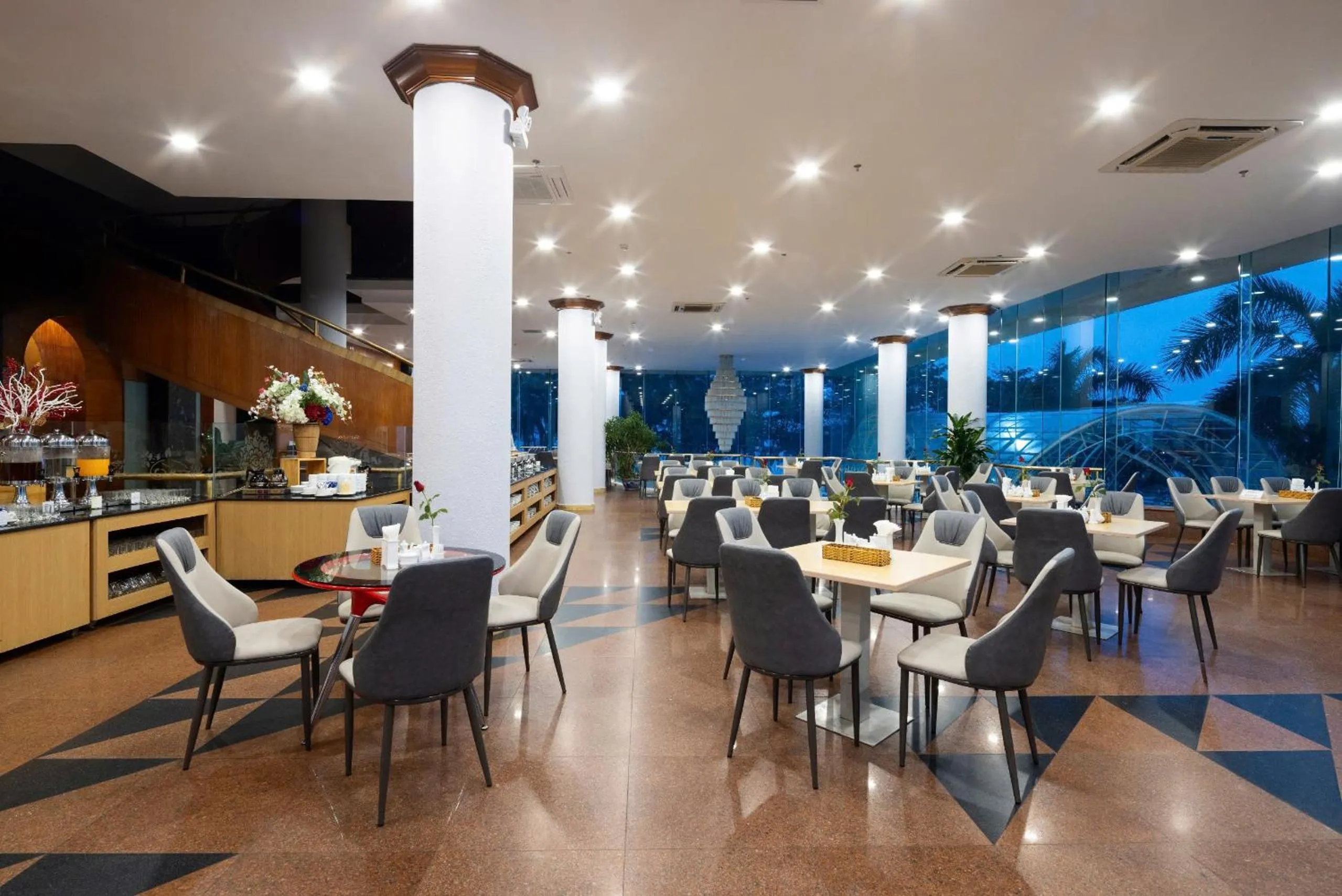 Restaurant/places to eat in Nha Trang Lodge Hotel